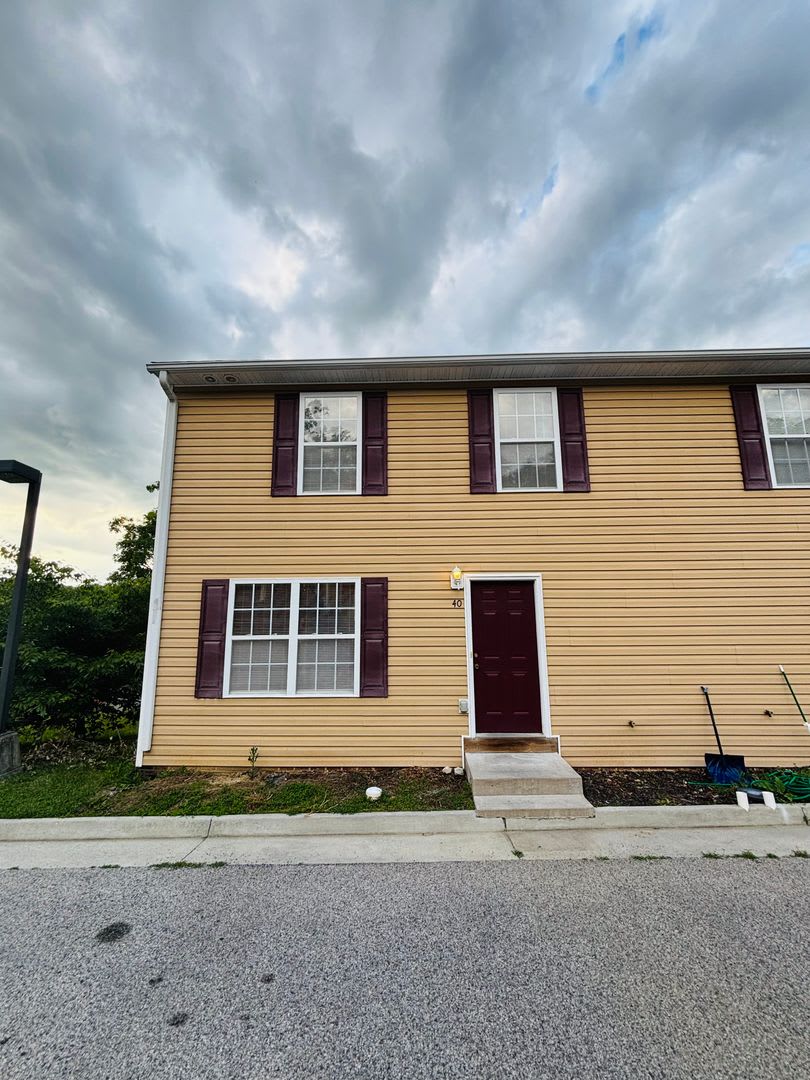 3 Bedroom 2.5 Bath Townhouse – photo 1