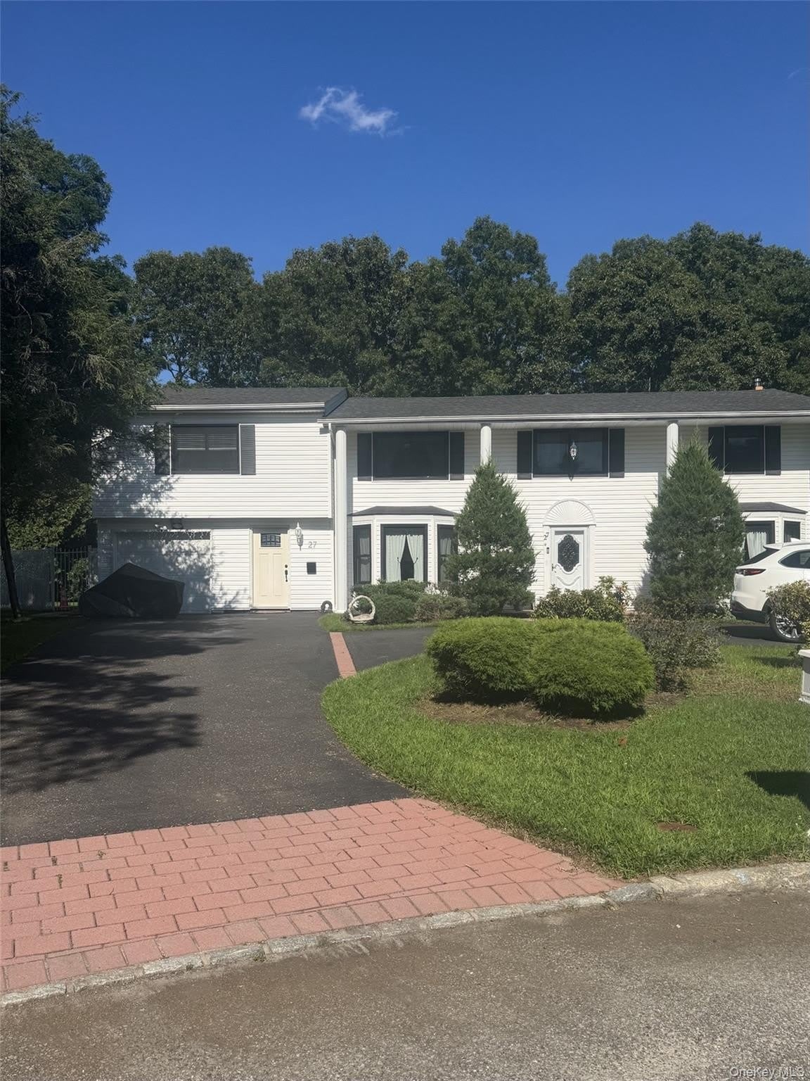 27 Stuart Drive – photo 1 of 11