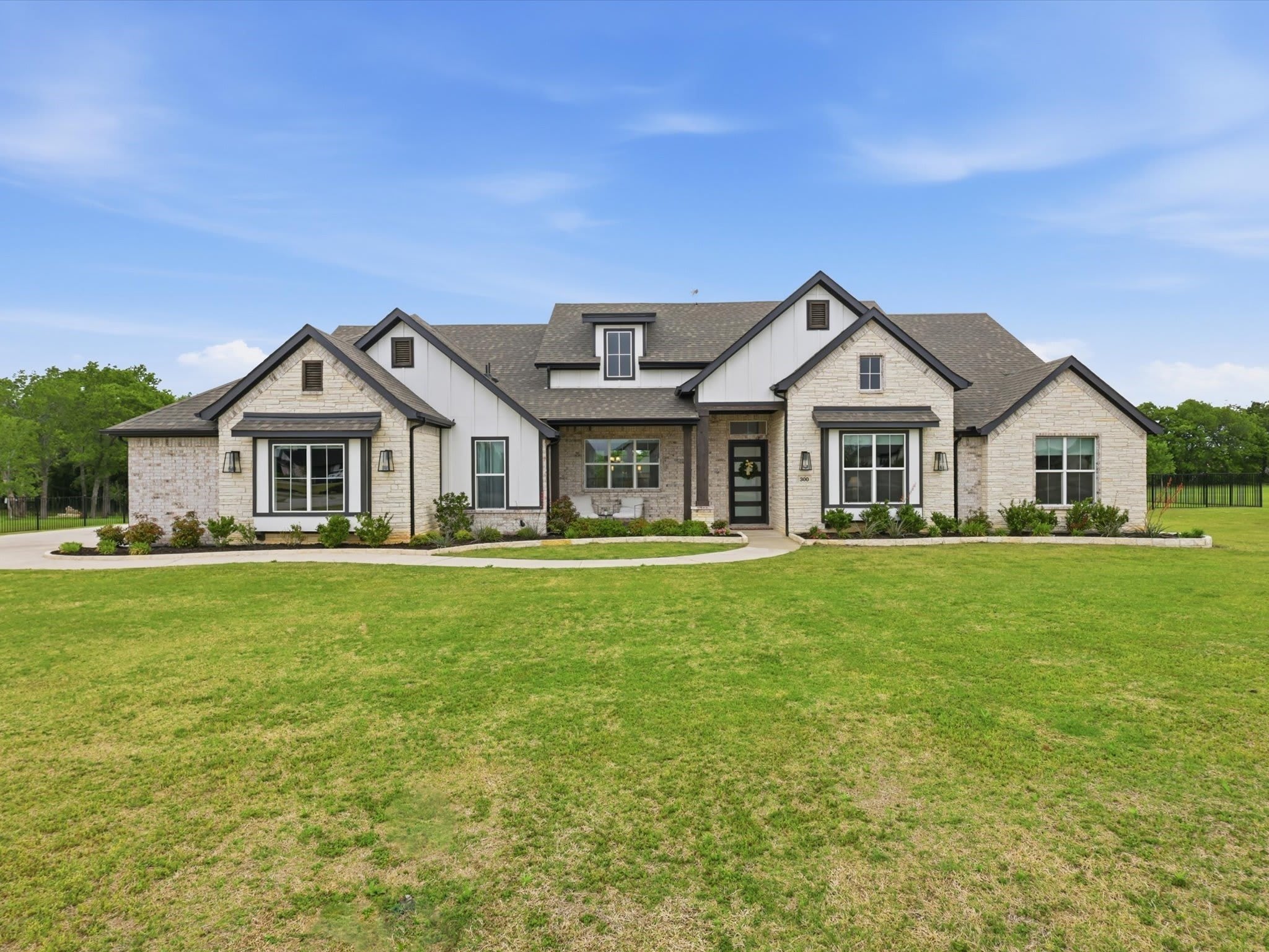 300 Waterview Drive – photo 1 of 40