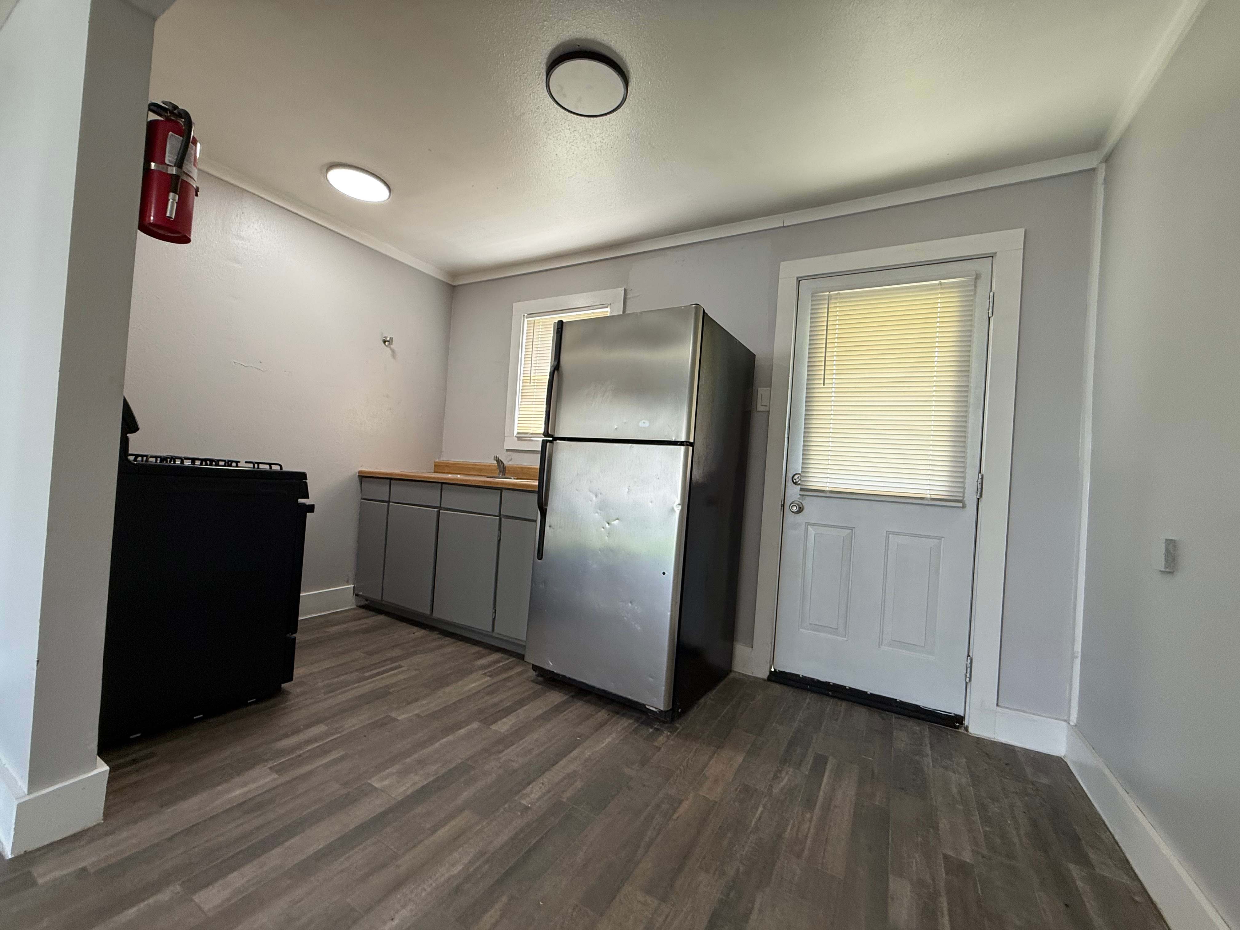 652 Riverside Dr – photo 1