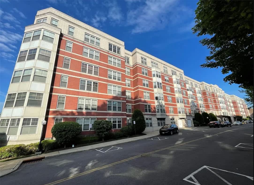 300 Mamaroneck Ave – photo 1 of 7