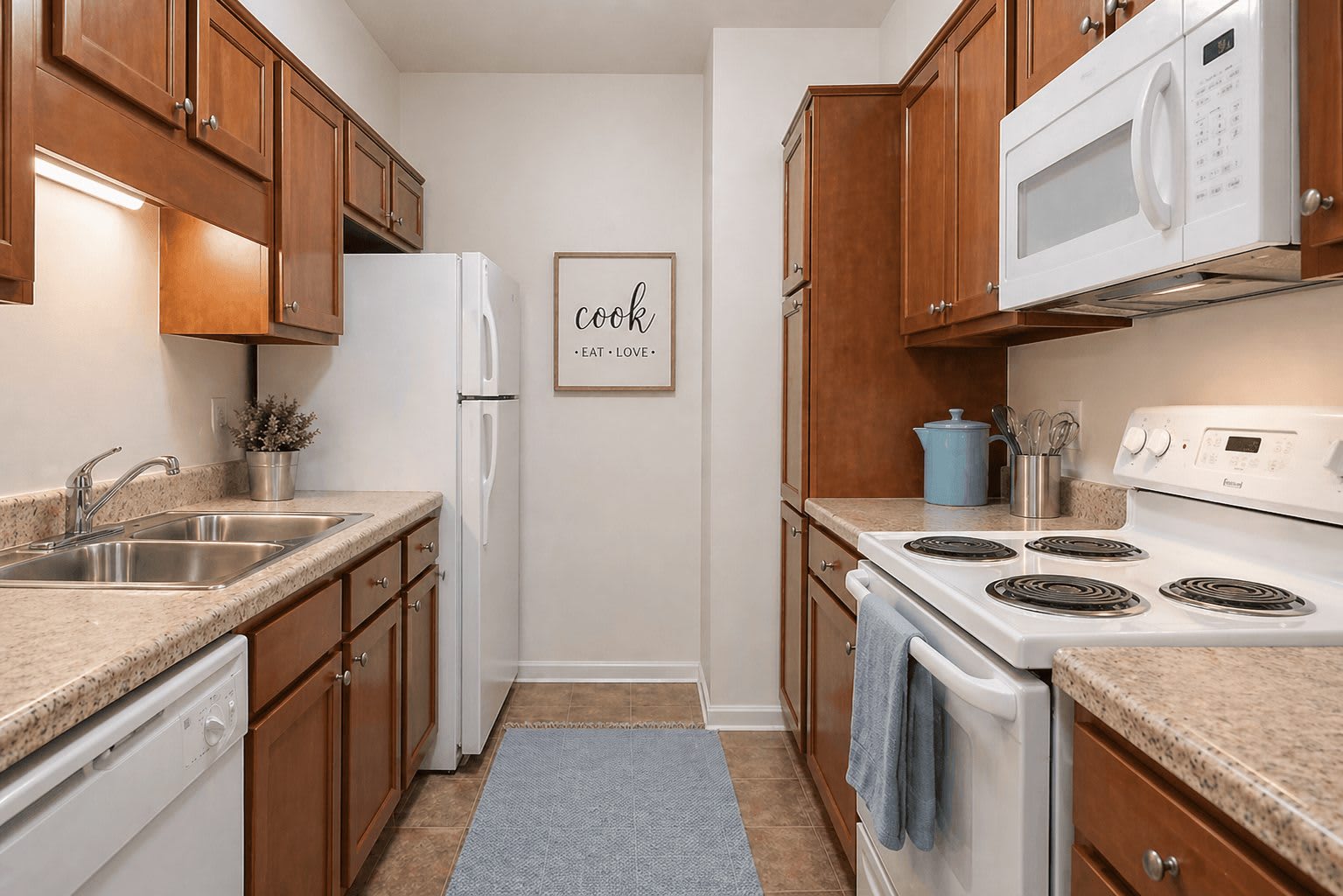 Crestview at Louisville Apartments – photo 1