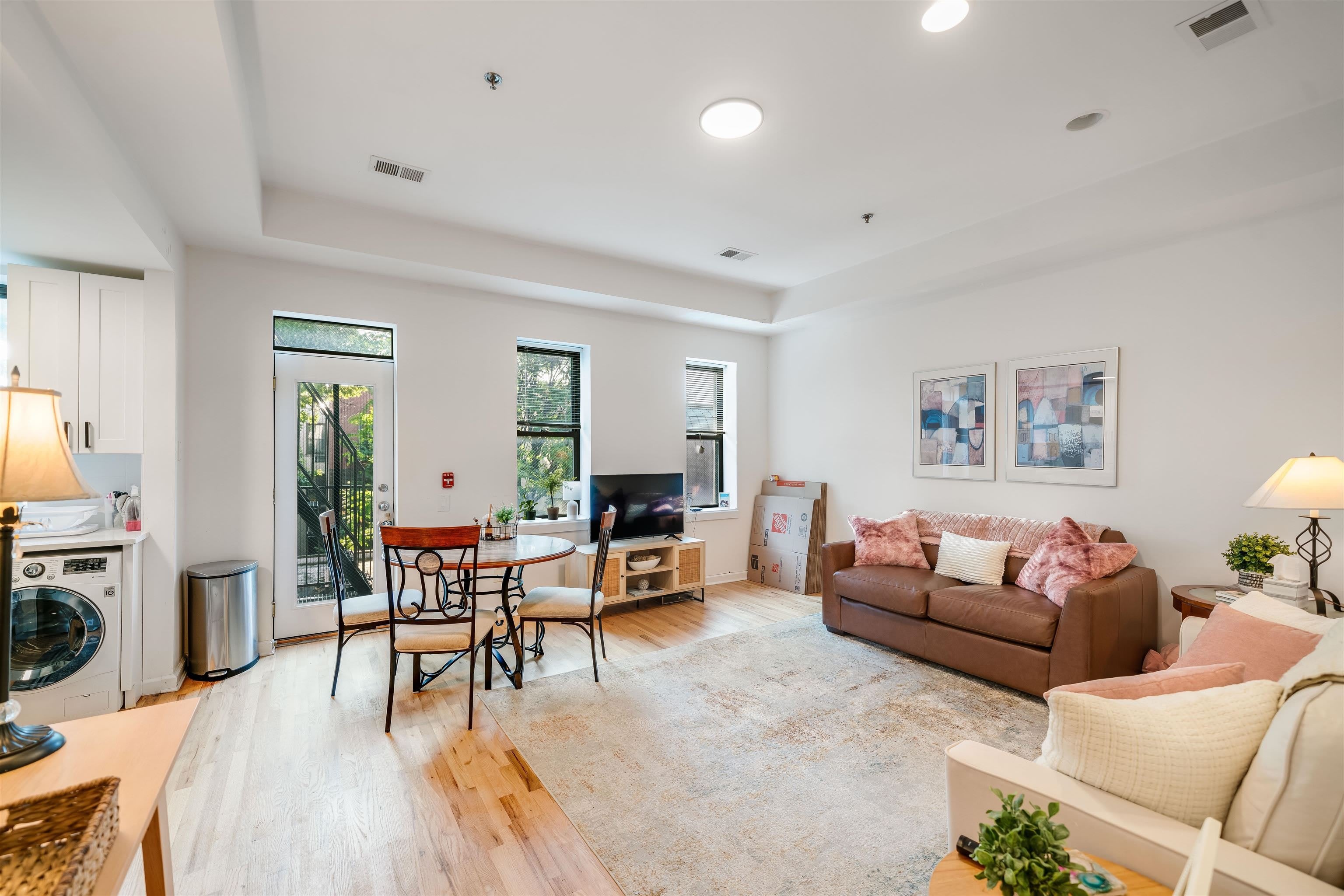 830 HUDSON ST – photo 1