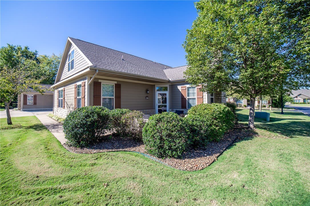 2500 Sw Antler Place – photo 1 of 290
