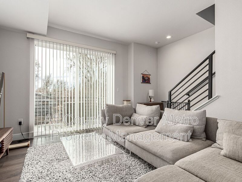 5523 W 10th Ave – photo 1