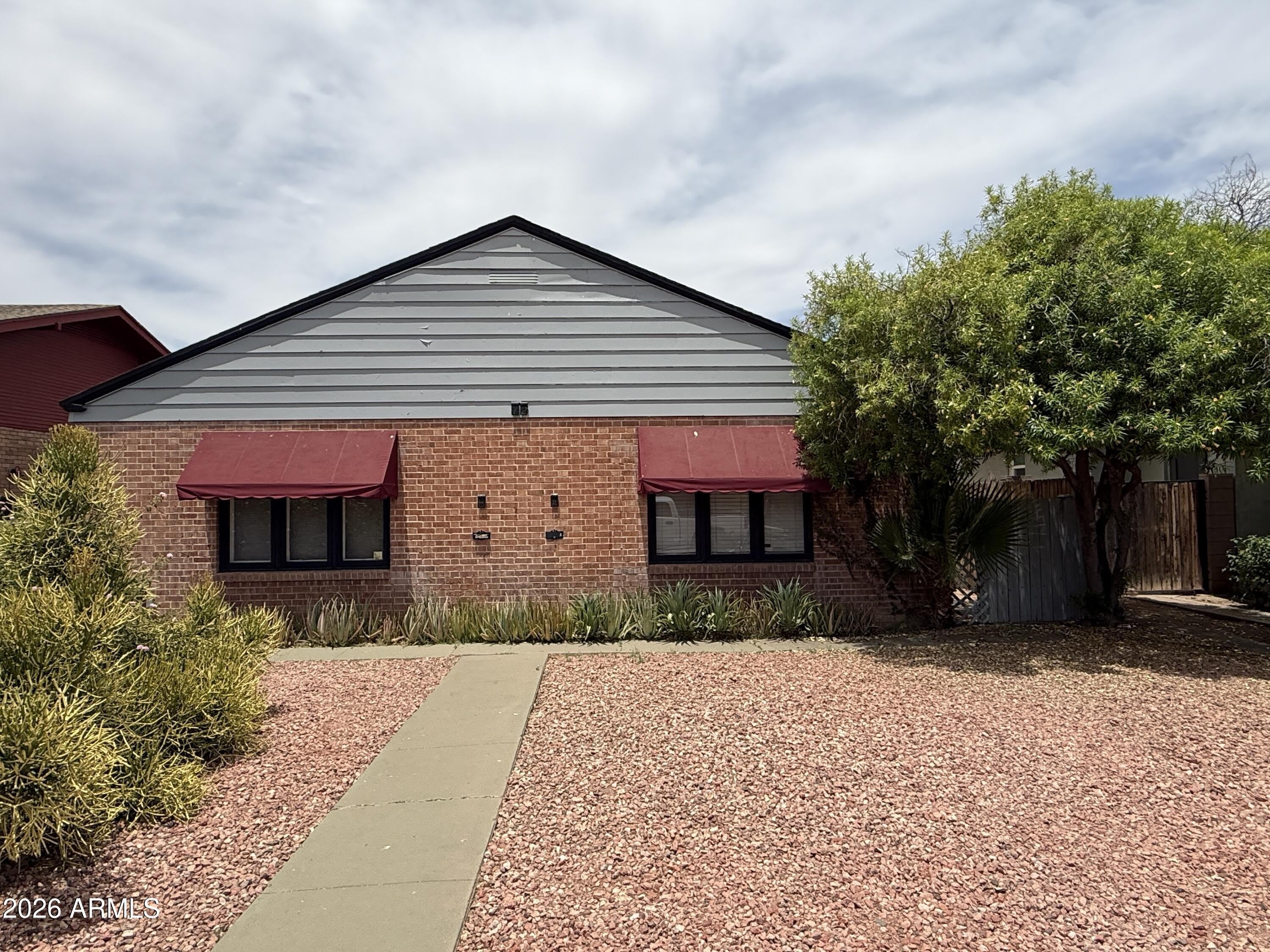 72 W WILLETTA Street – photo 1