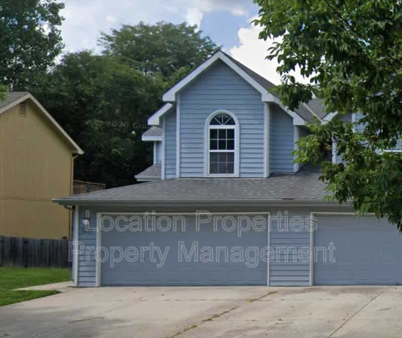 2410 Lancaster Drive – photo 1