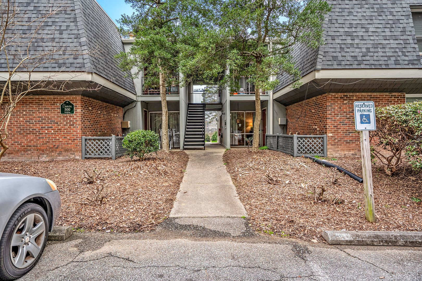 2 Bed 1 5 Bath Condo Close To Unc Beautifully Renovated Move In Ready 500 Off First Month S Rent – photo 1