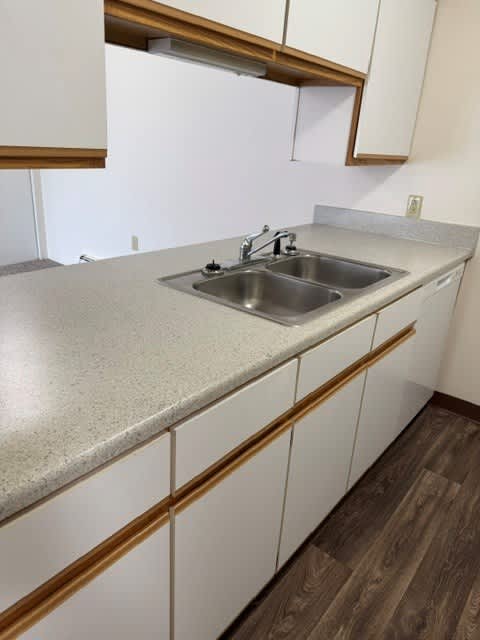 106 Raleigh Ct – photo 1 of 9