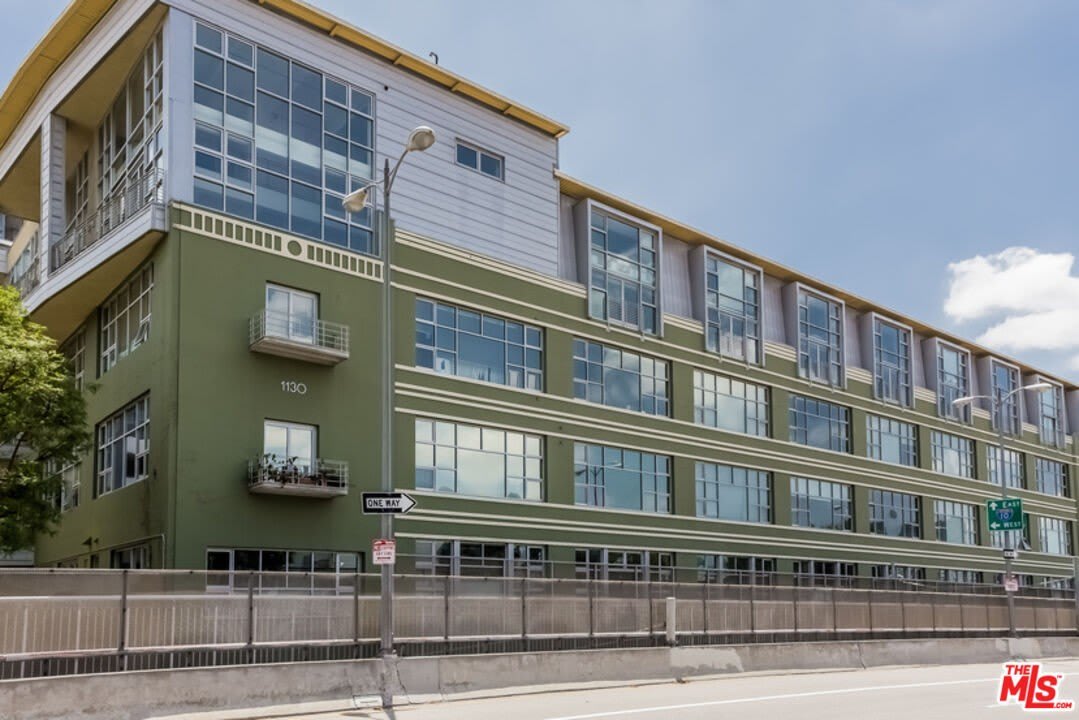 1130 S FLOWER St – photo 1