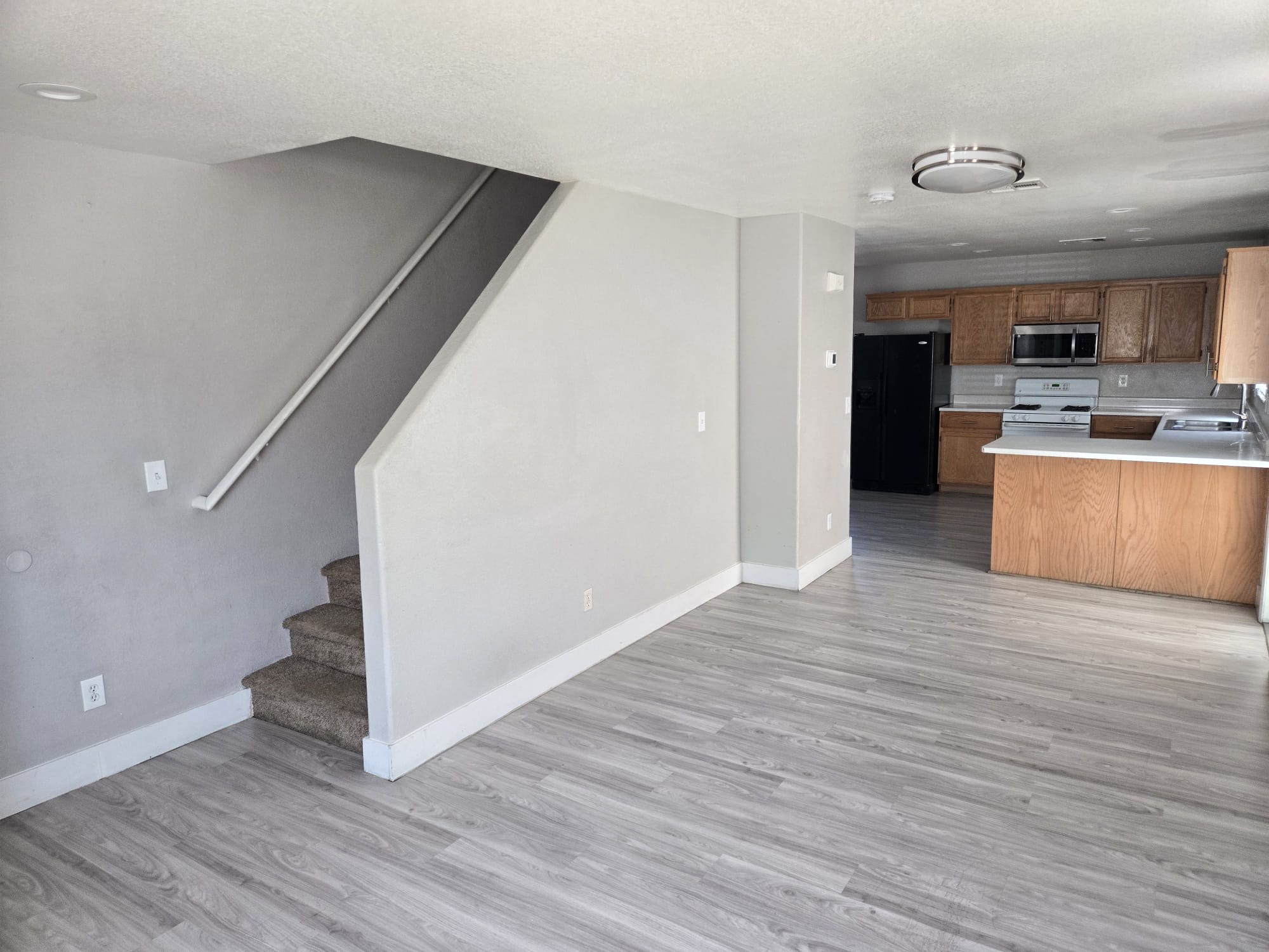 5270 Paradise Skies Avenue – photo 1