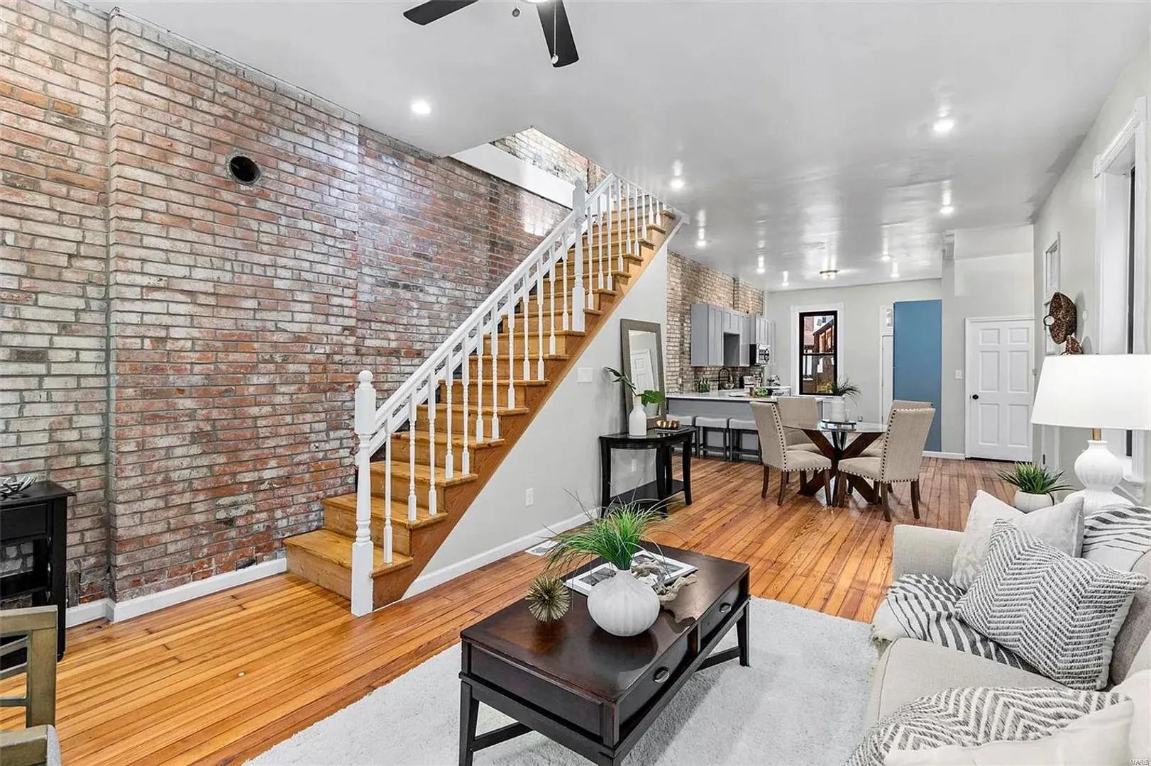 Exposed Brick Charm – photo 1