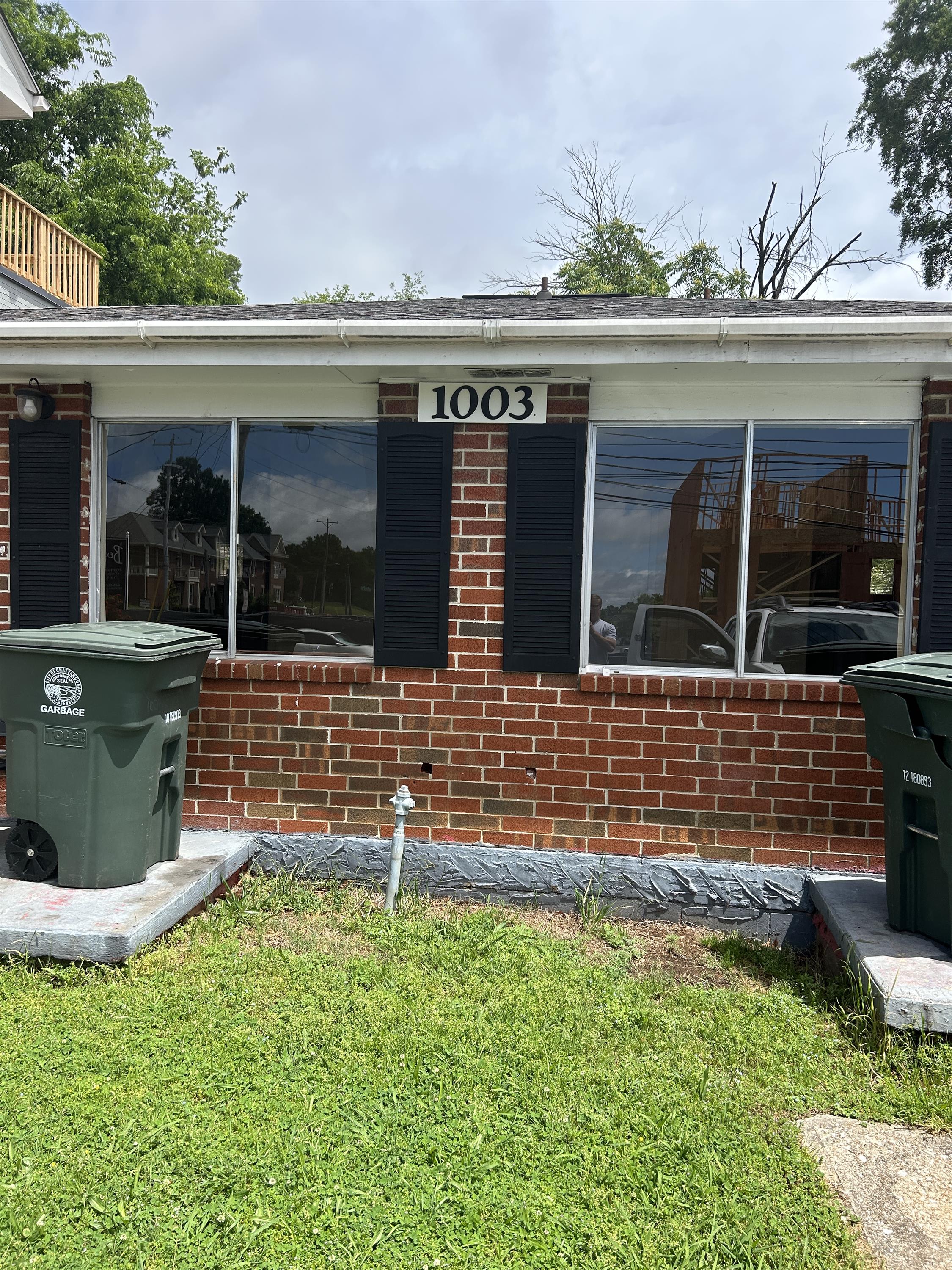 1003 Oak Street A – photo 1 of 209
