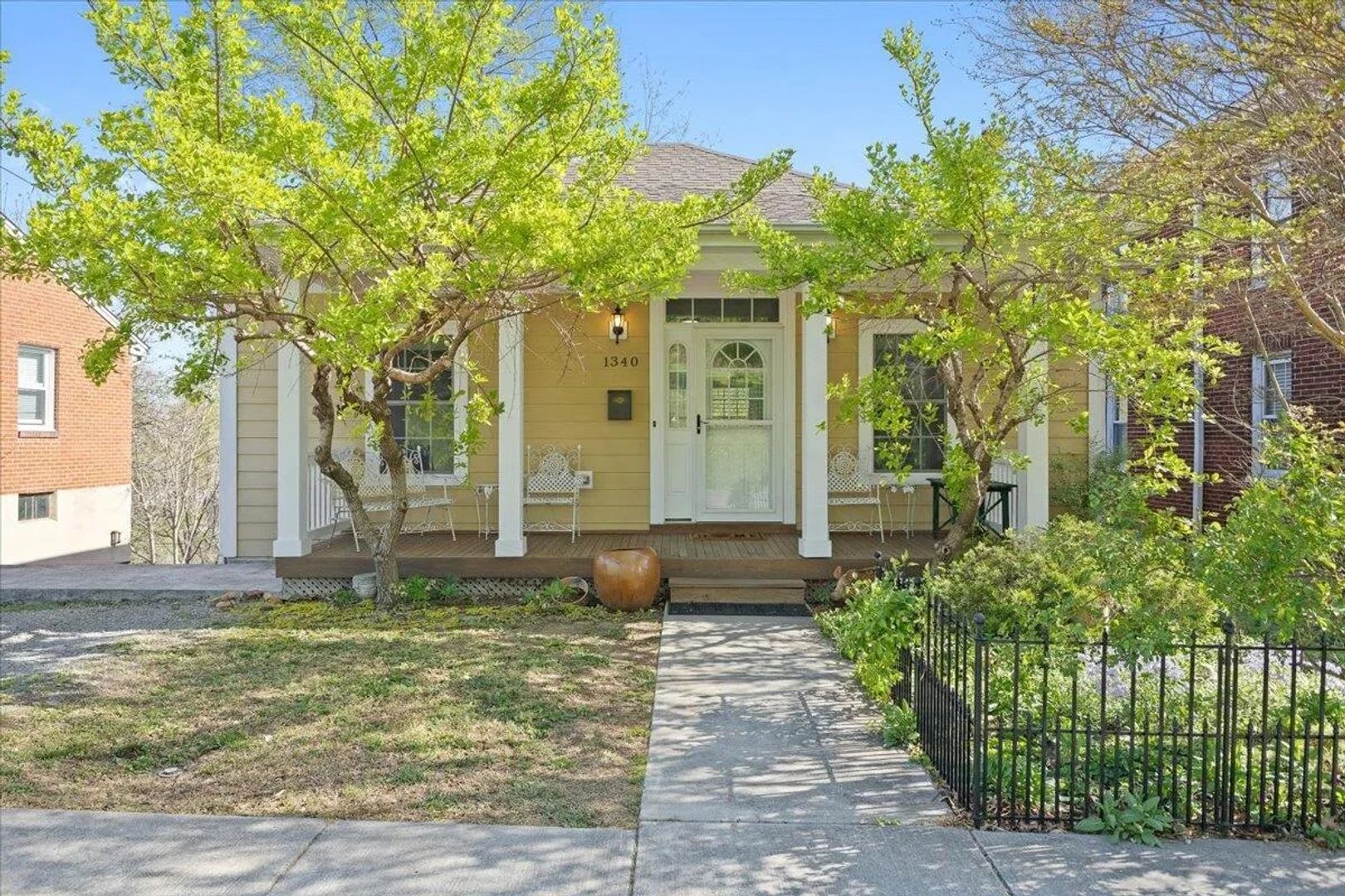 Updated and Spacious 3BR 2Bath House for rent – photo 1