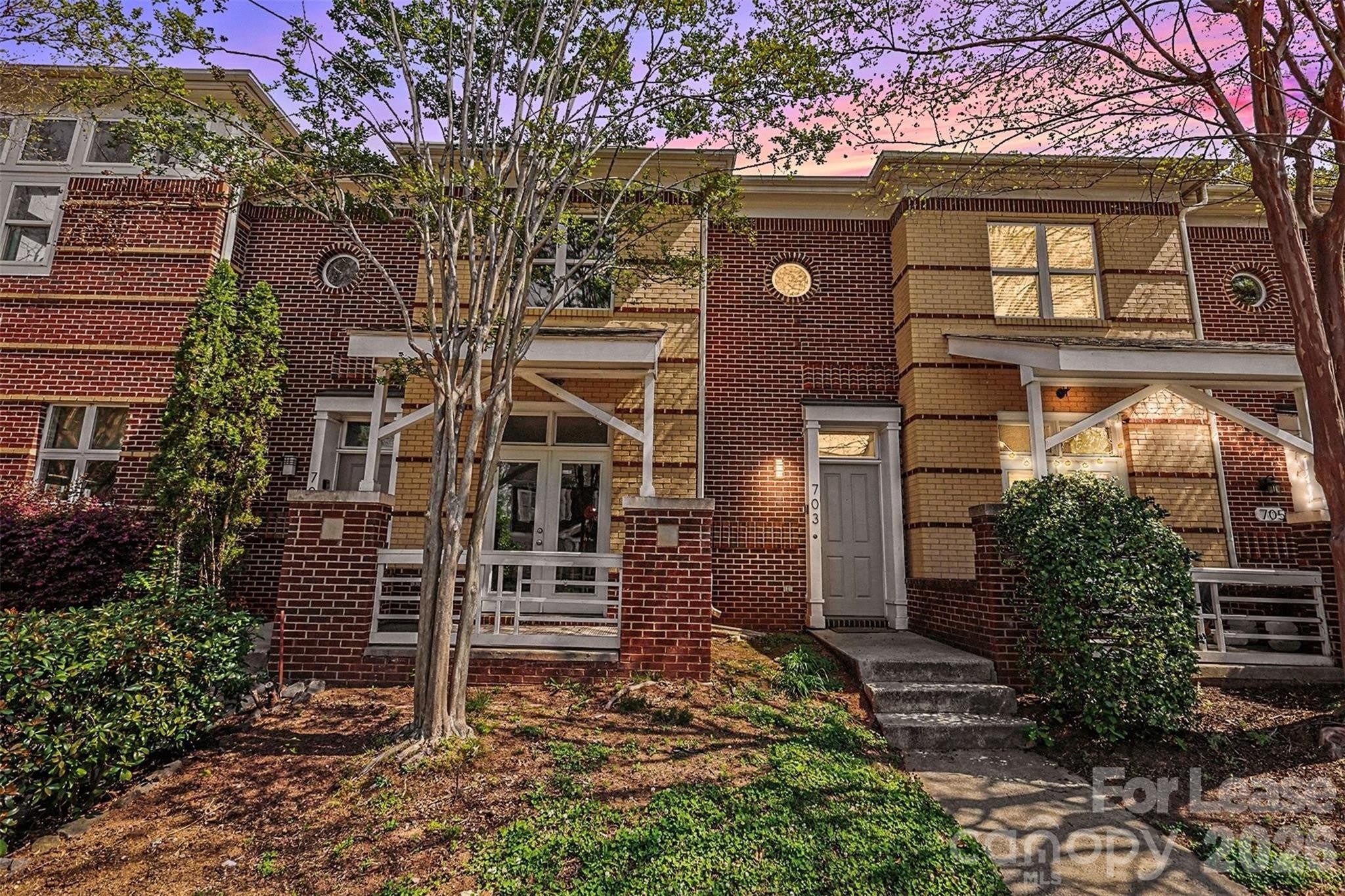 703 E 8th Street – photo 1
