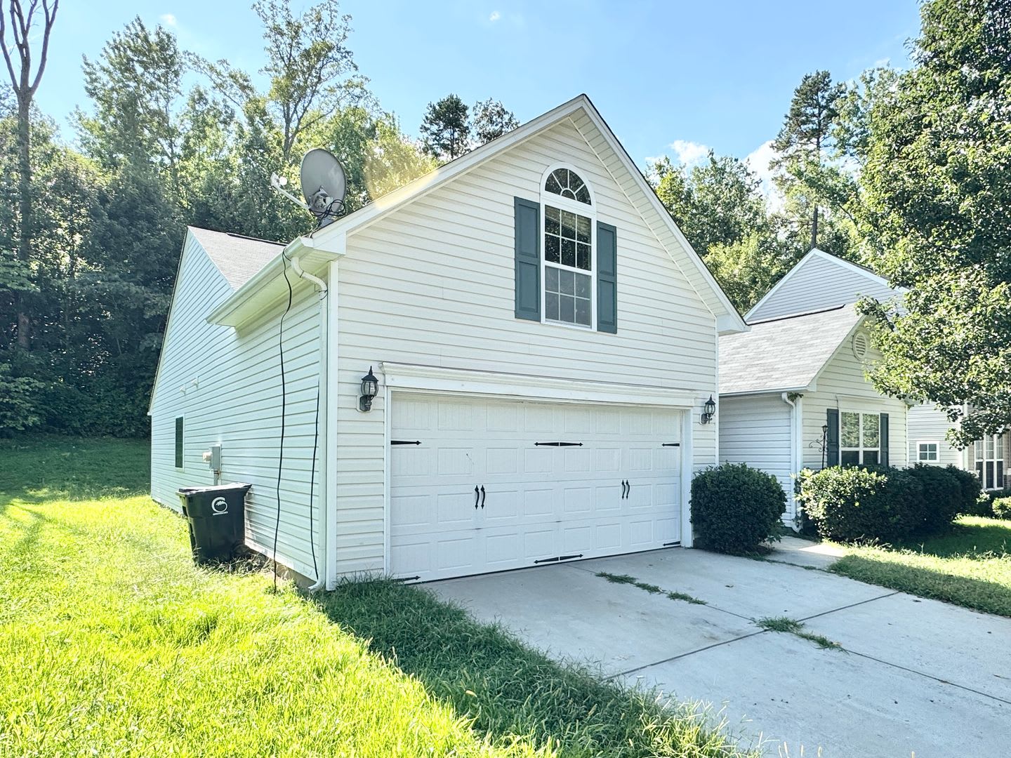 Open concept 3 or 4 BR in Manchester Subdivision – photo 1