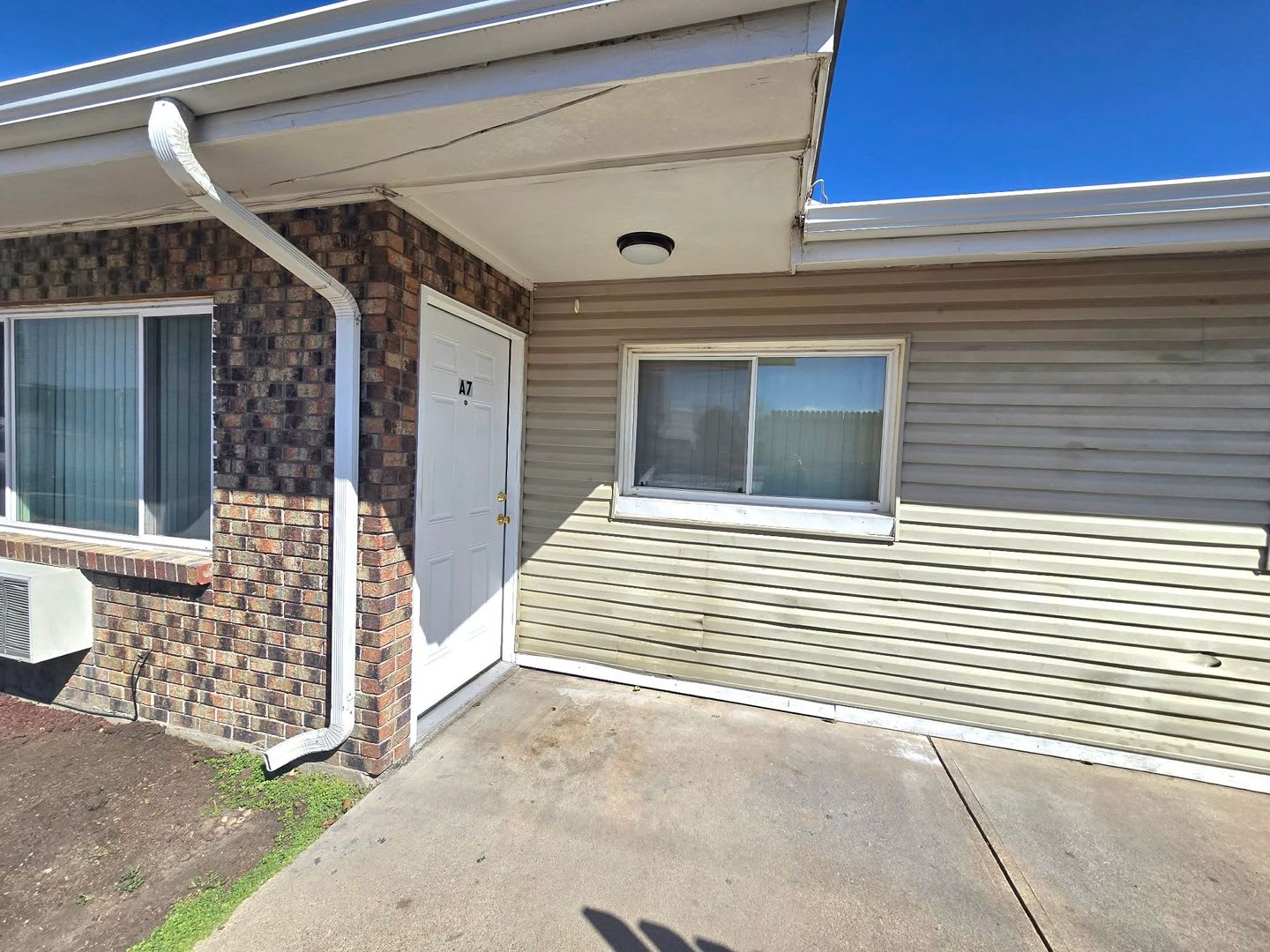 706 2nd St – photo 1 of 12