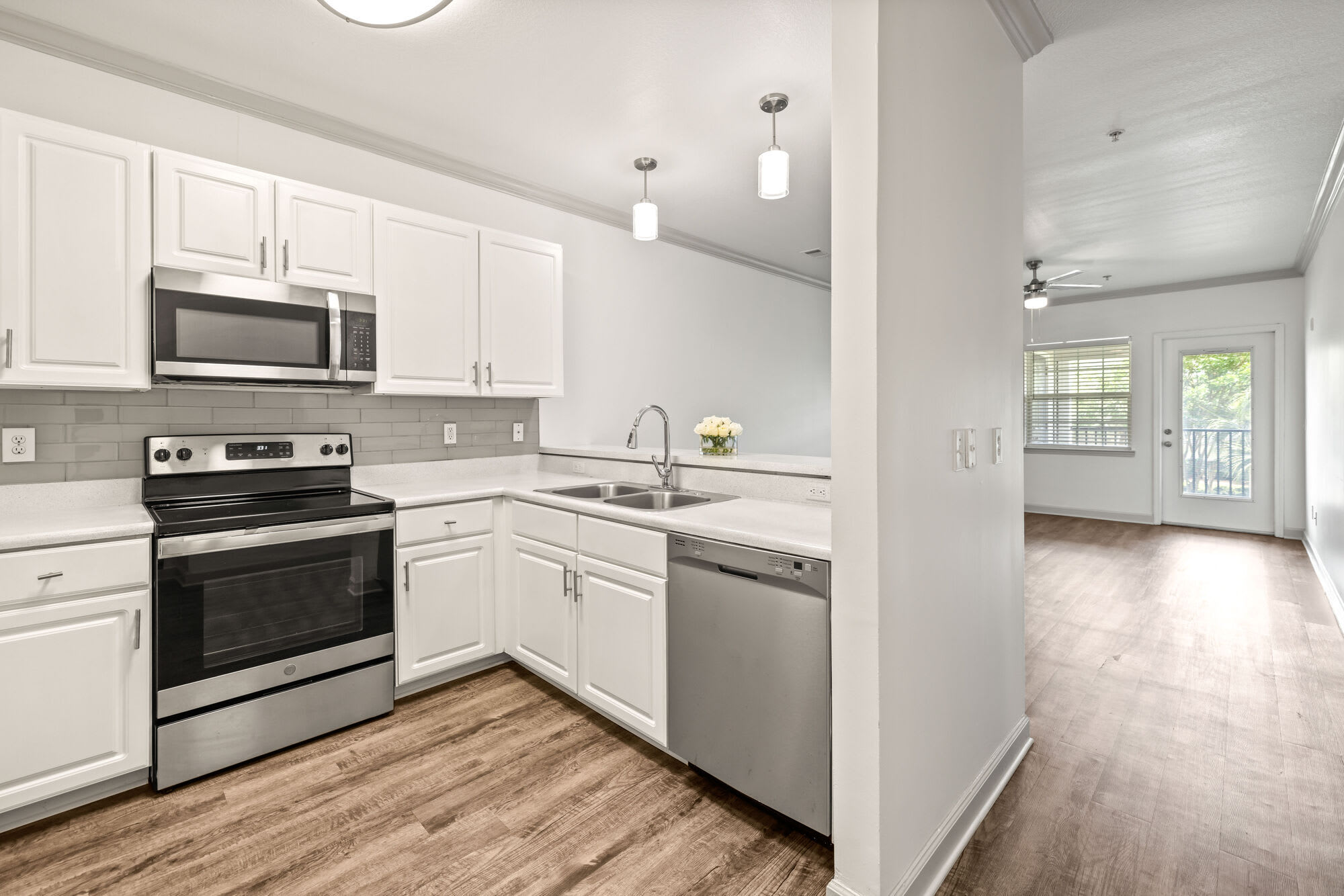 Olympus Carrington – photo 1 of 33