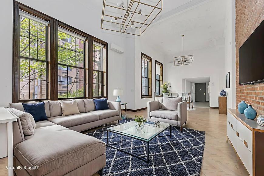 121 East 37th Street – photo 1