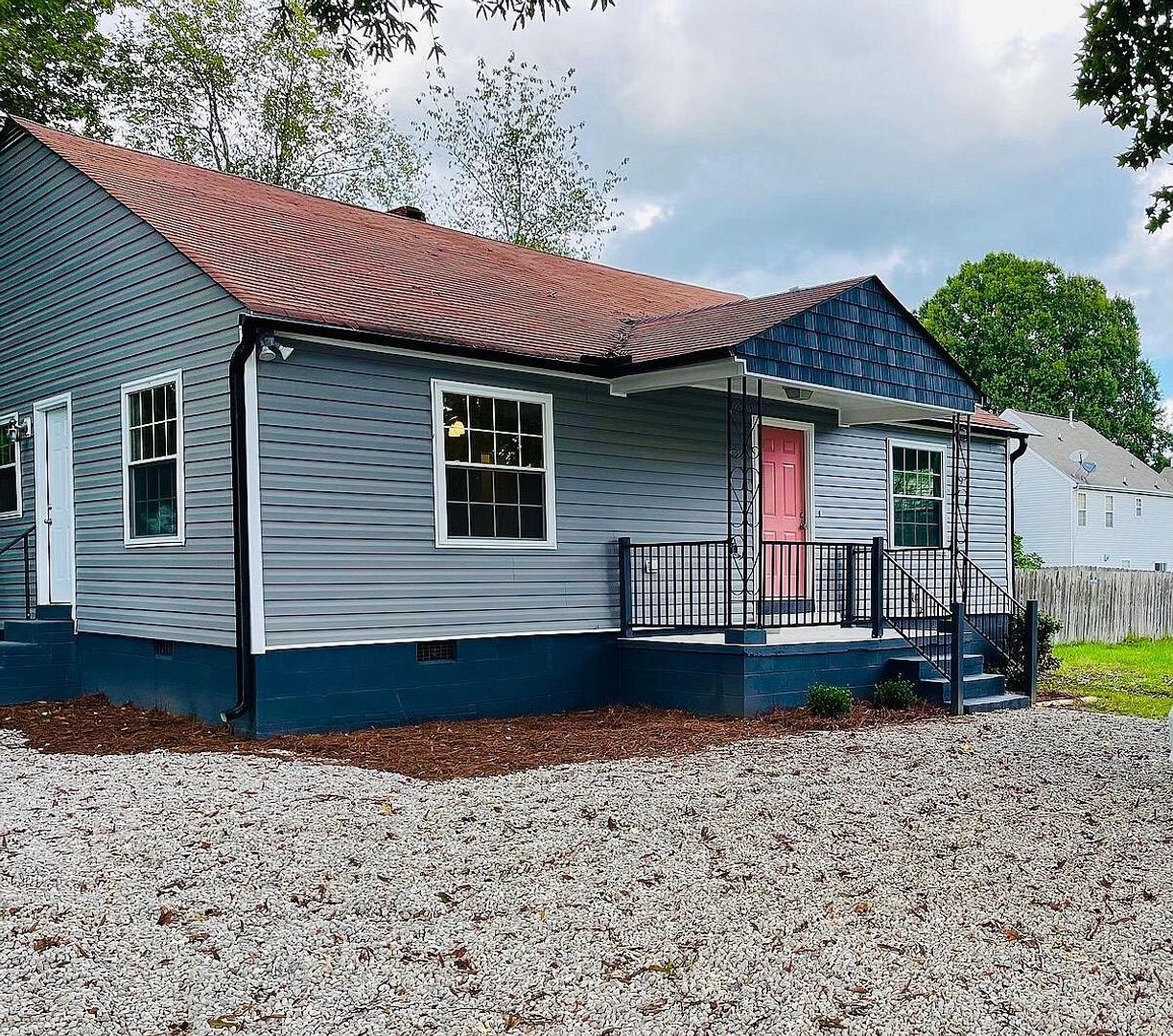 Room in 3 Bedroom Home at Glory St – photo 1