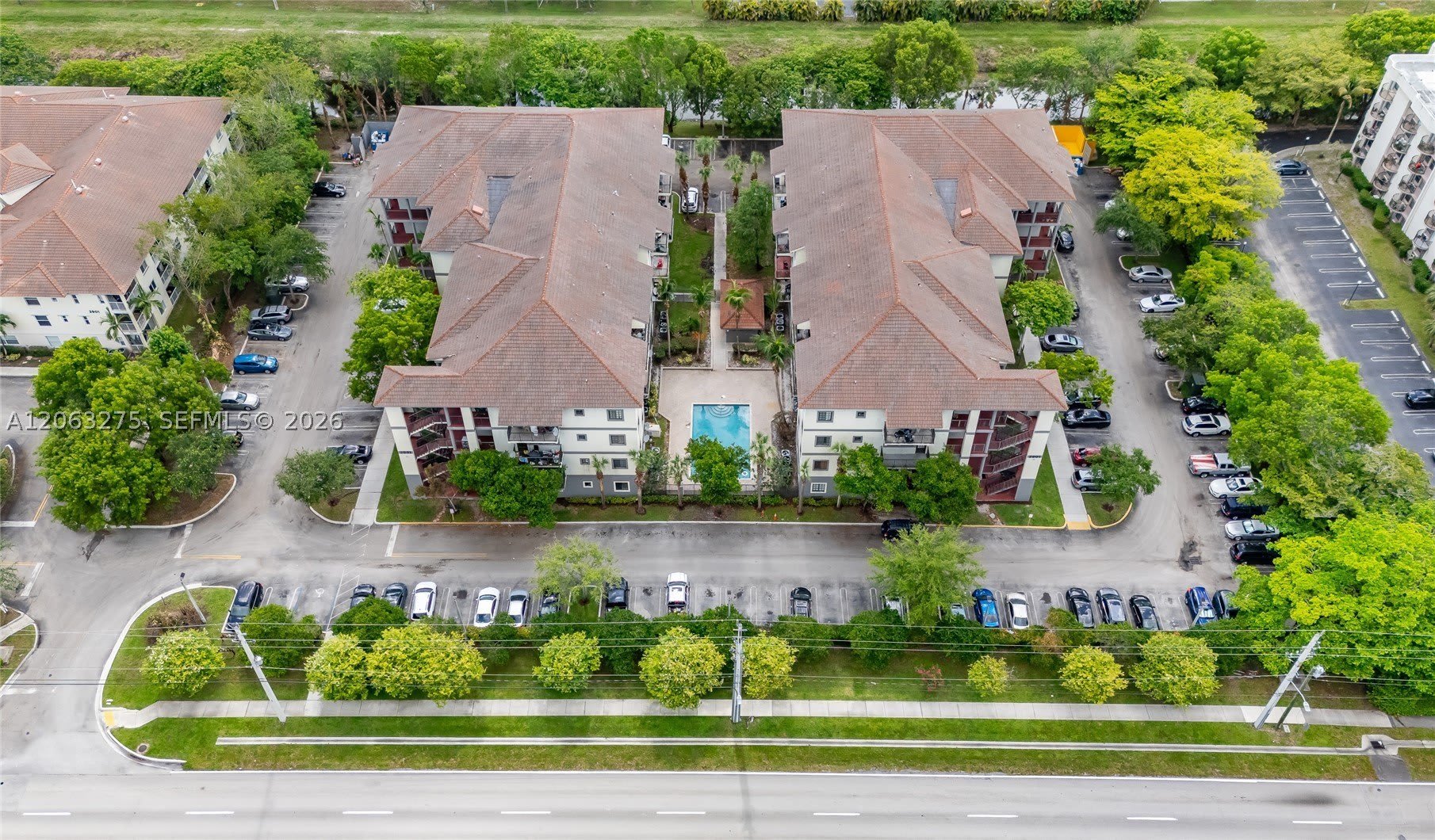 2851 Riverside Dr – photo 1