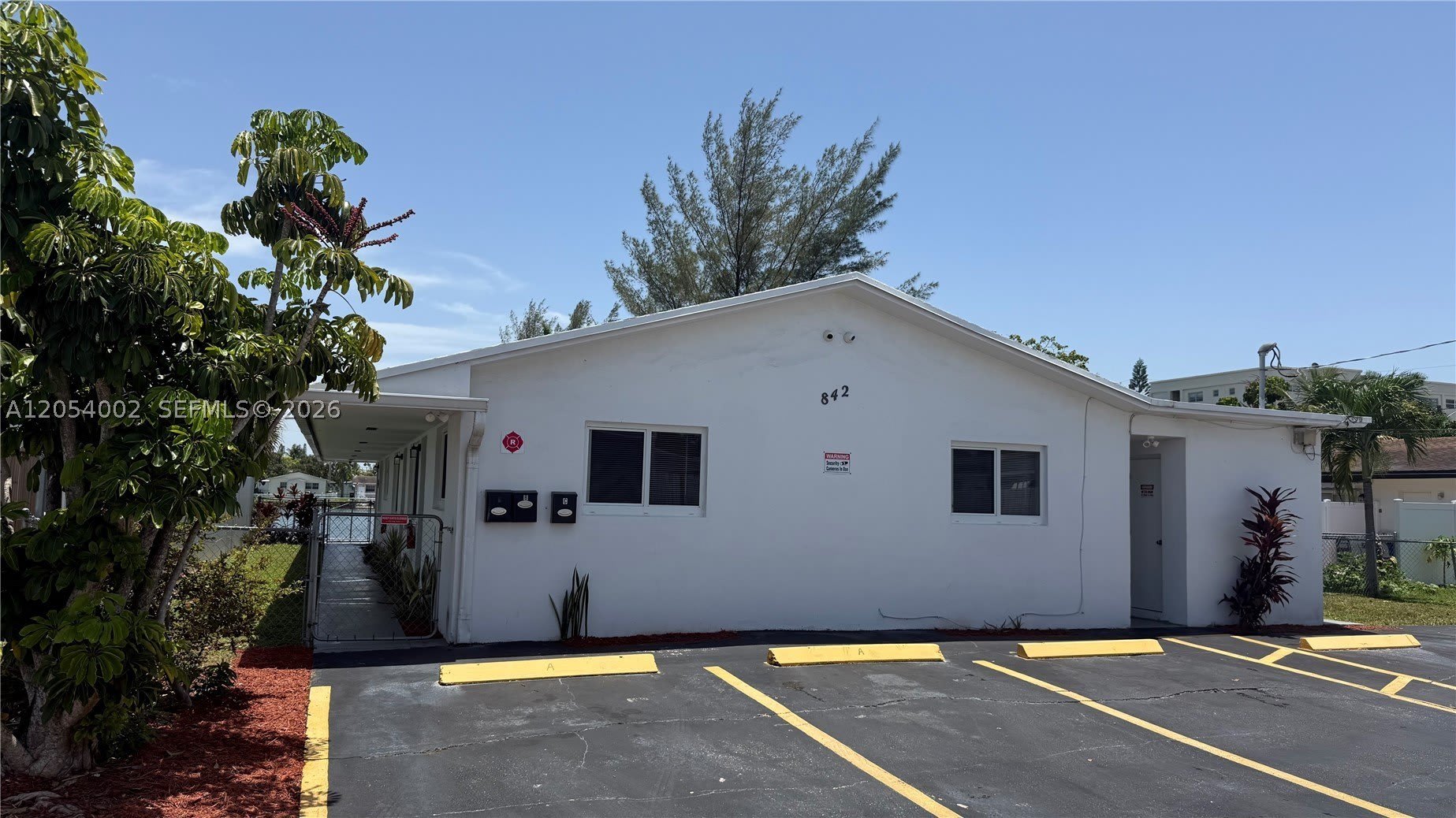 842 SW 2nd St – photo 1