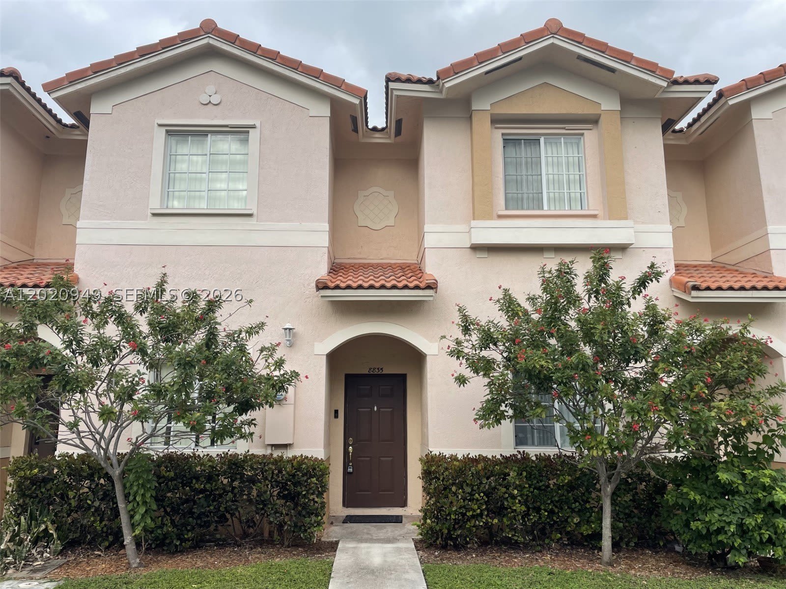 8835 S Isles Cir – photo 1