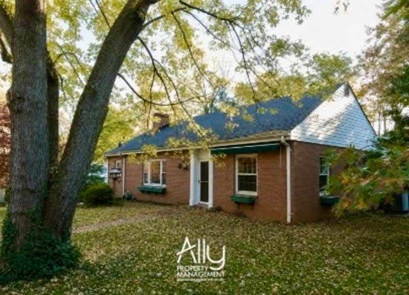 1605 Cambridge Circle – photo 1