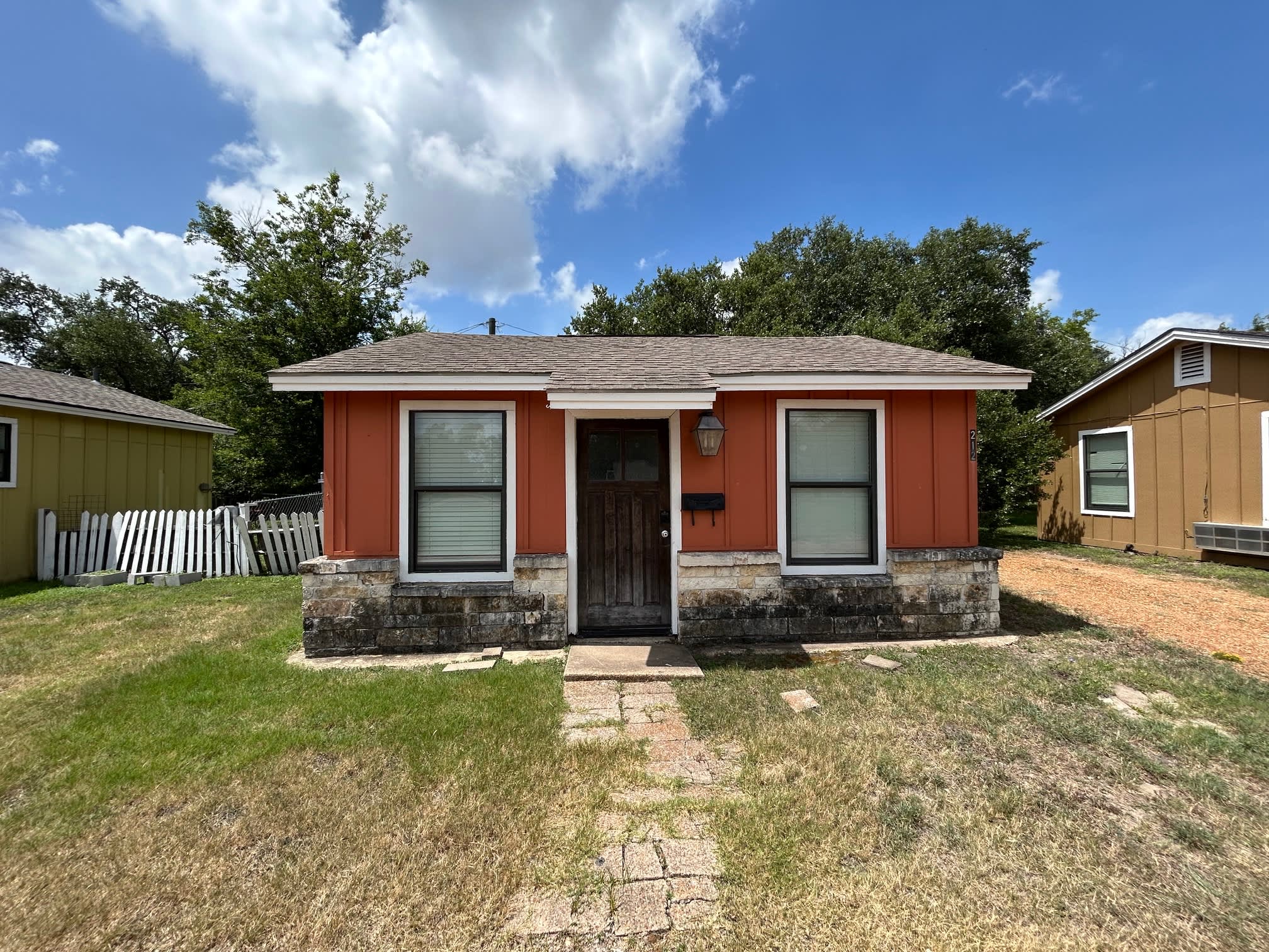 212 Montclair Ave. – photo 1