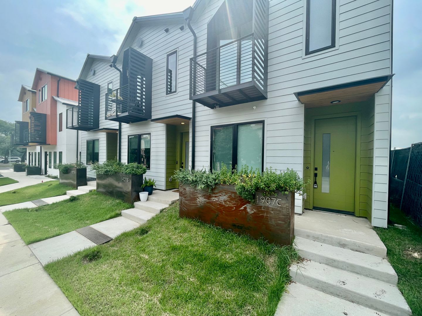 Modern High-End Townhome! – photo 1