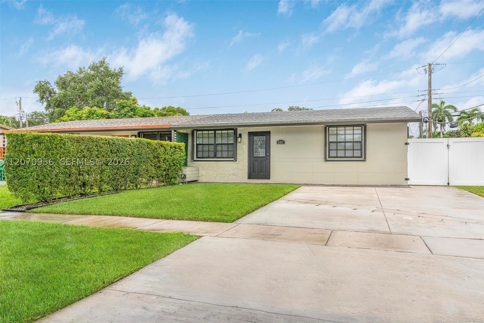 5001 SW 92nd Ter – photo 1 of 25