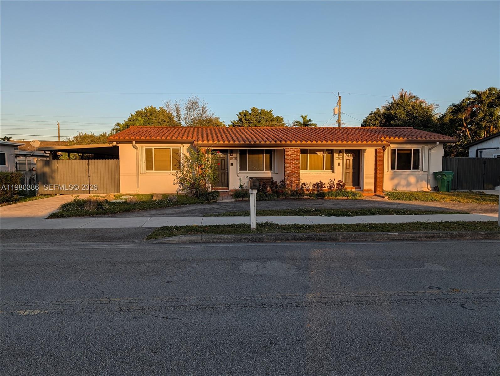 1037 Sw 76Th Ave – photo 1