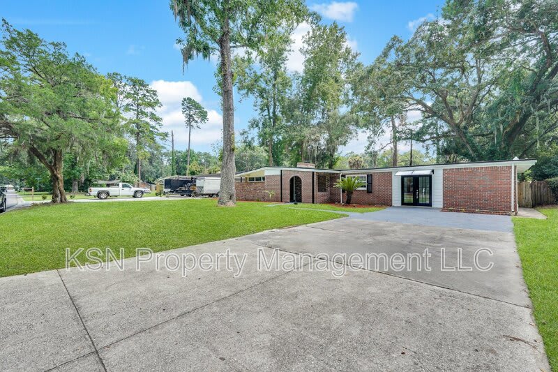 117 Windsor Road – photo 1