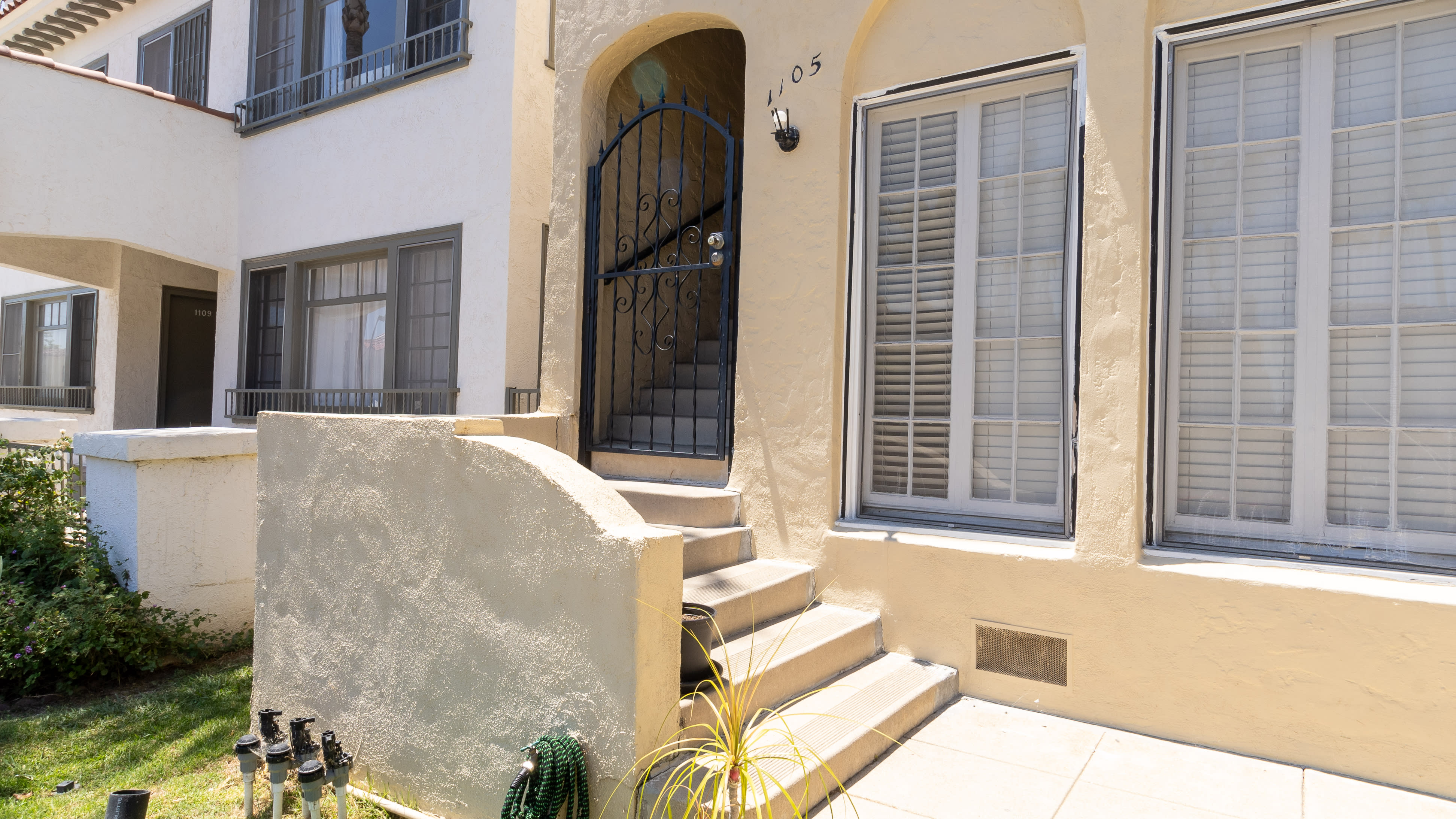 1105 Cloverdale Ave – photo 1