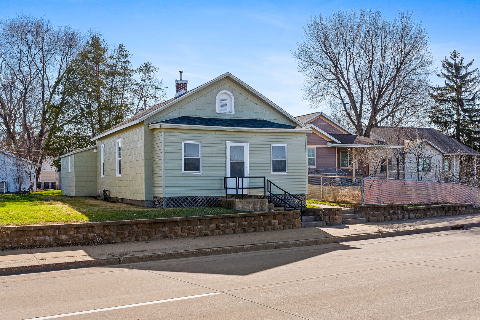 Single Family Home Near Downtown – photo 1