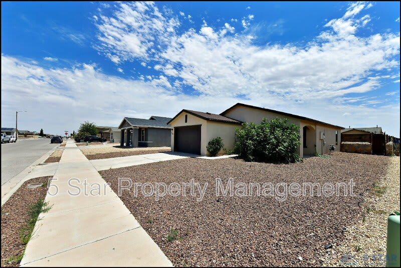 916 Villa Seca Dr !! – photo 1 of 42