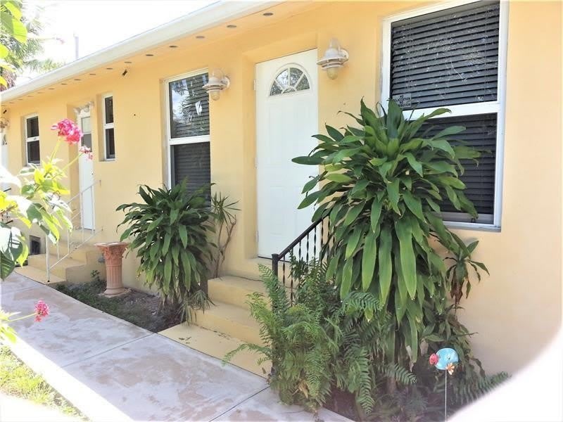 1123 N 17th Avenue – photo 1