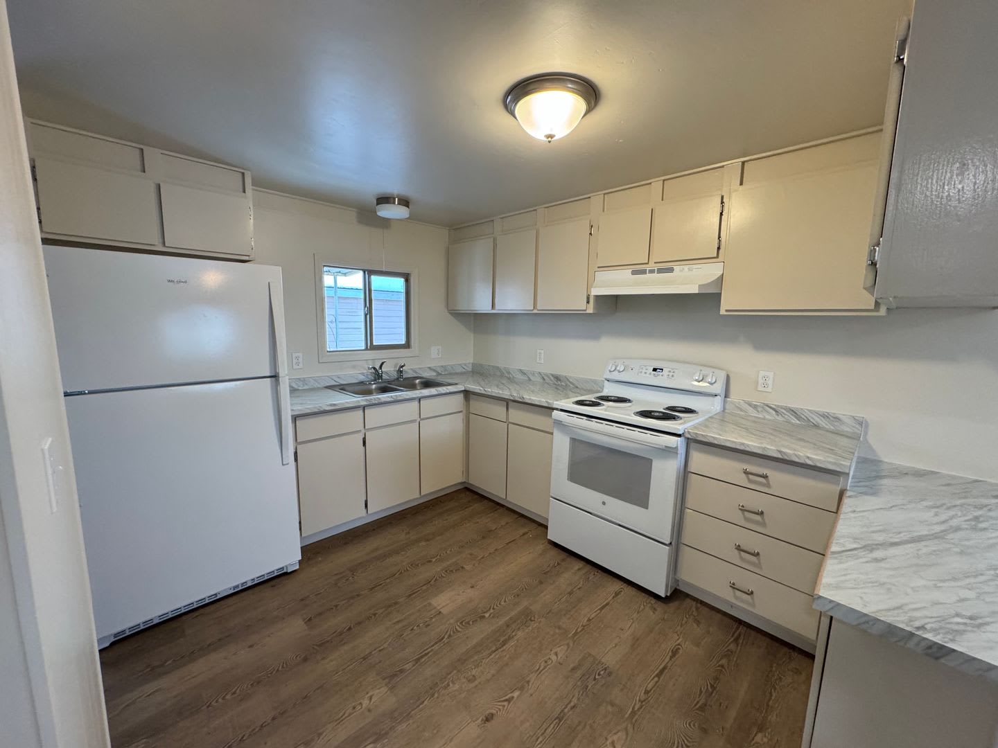 Newly renovated 1.5 years ago, 3 bed 2 bath – photo 1 of 14
