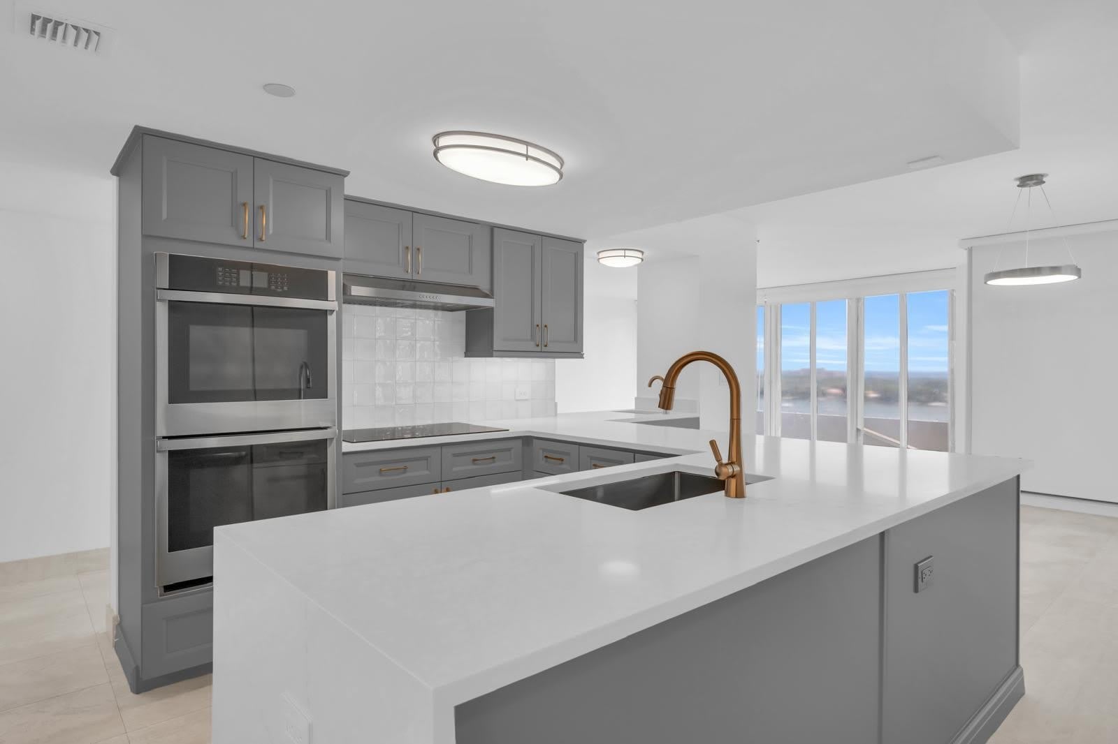529 S Flagler Dr – photo 1