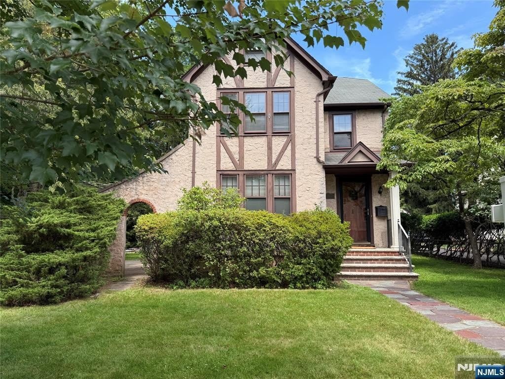 37 Columbus Avenue – photo 1 of 22