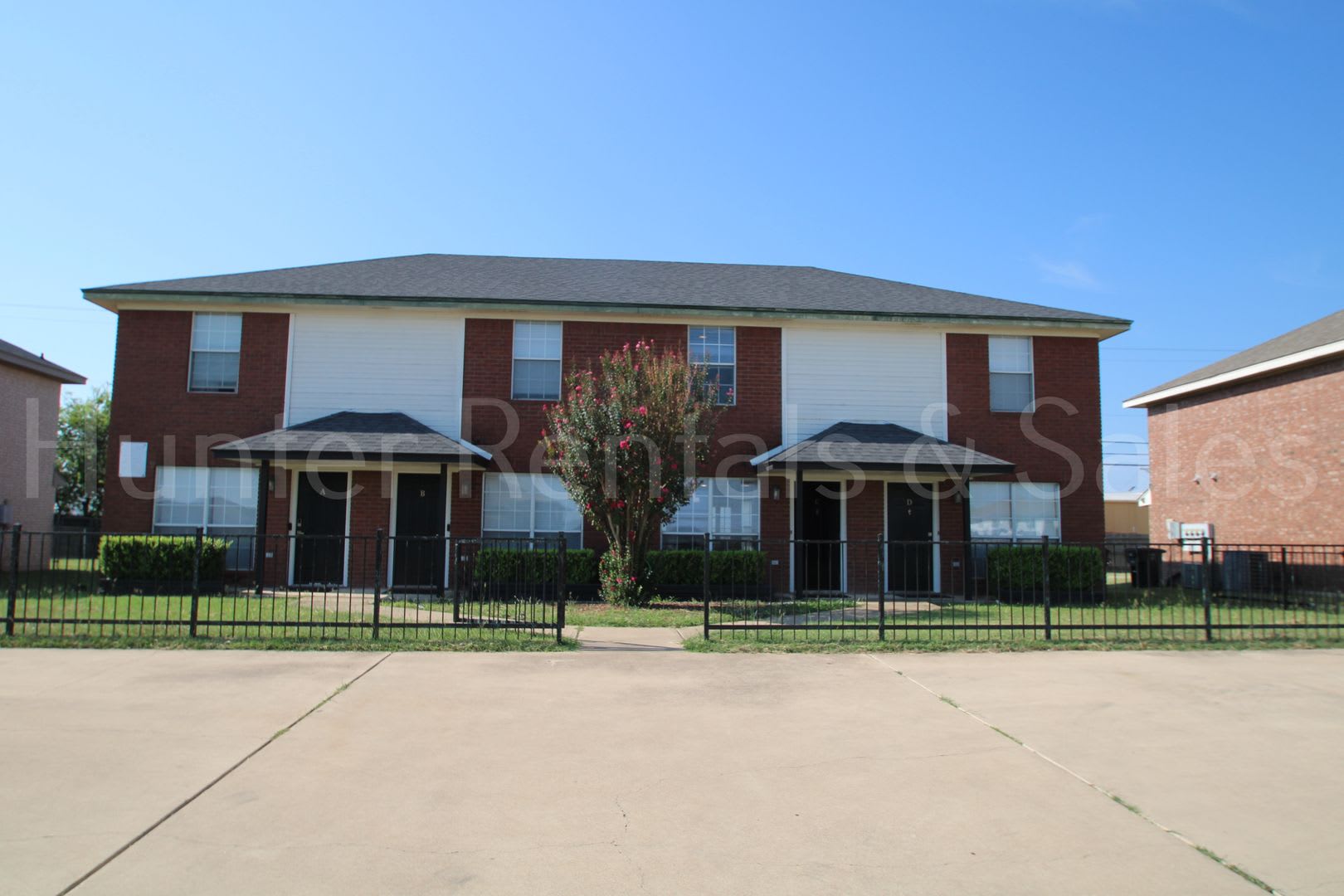 Beautiful 2 Bedroom, 1.5 Bath Townhouse – photo 1