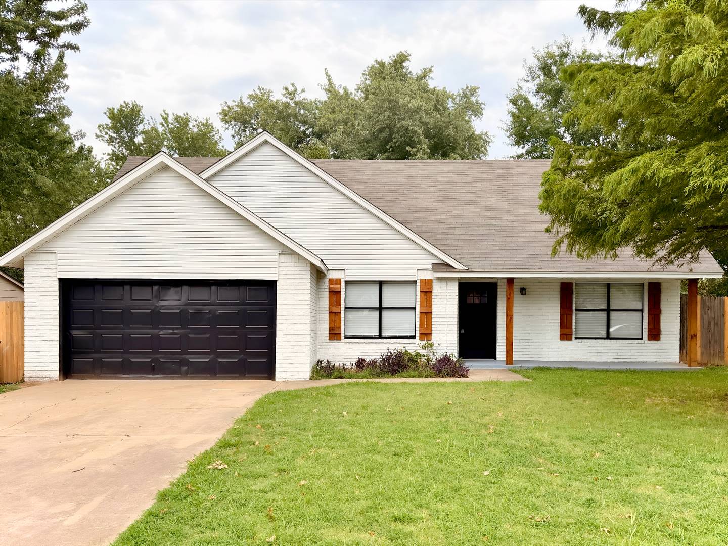 Updated Comfort with a Downstairs Primary Suite in Jenks – photo 1 of 28