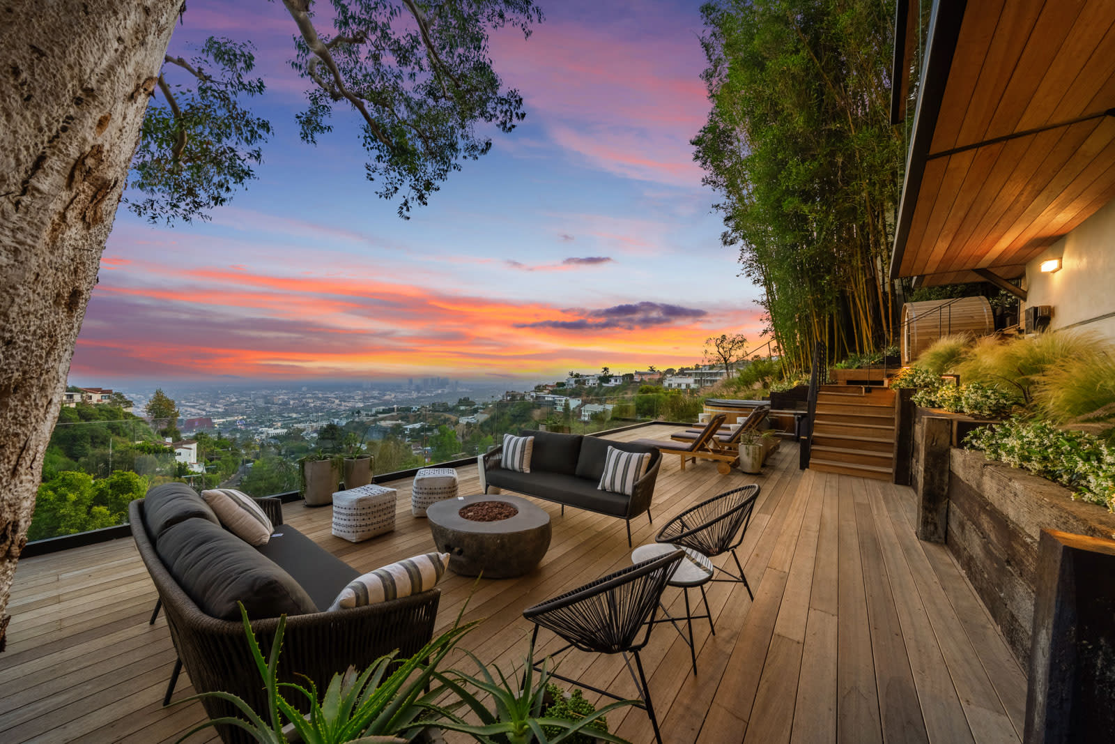 8800 Hollywood Blvd – photo 1