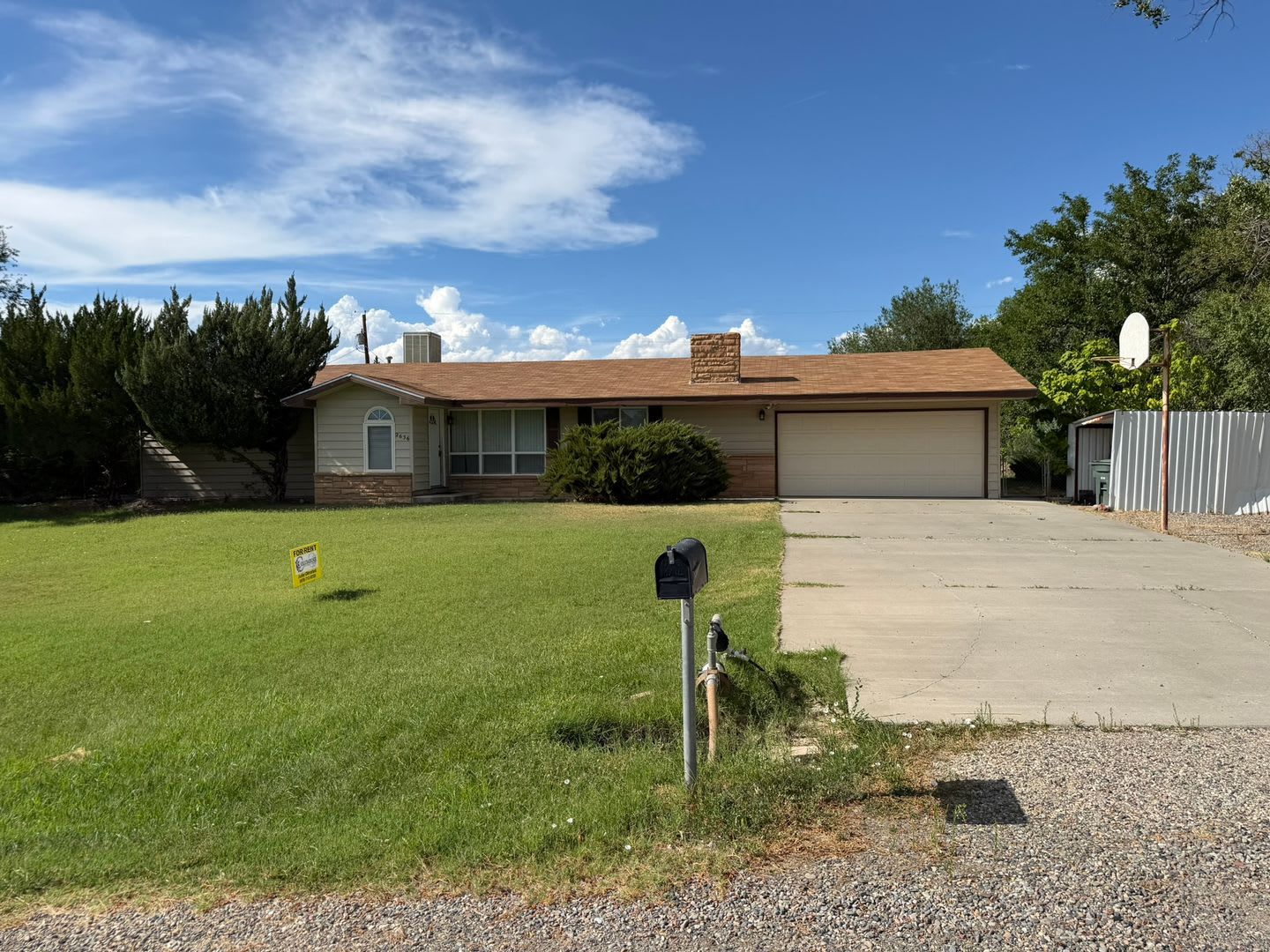 Large Home W/TONS OF STORAGE SPACE on NorthSide Grand Junction!!!! – photo 1