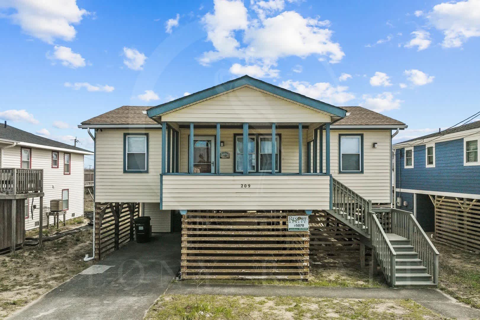 209 East Walker Street – photo 1 of 24