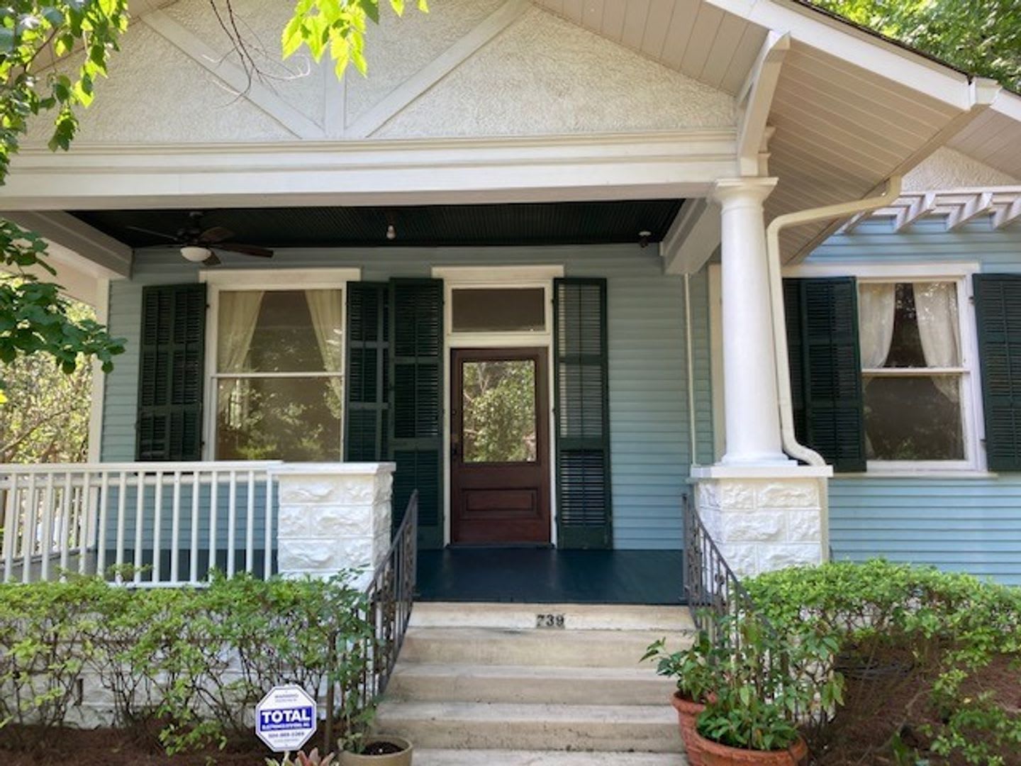 Lovely spacious 3 bedroom, 2 bath single family home! – photo 1