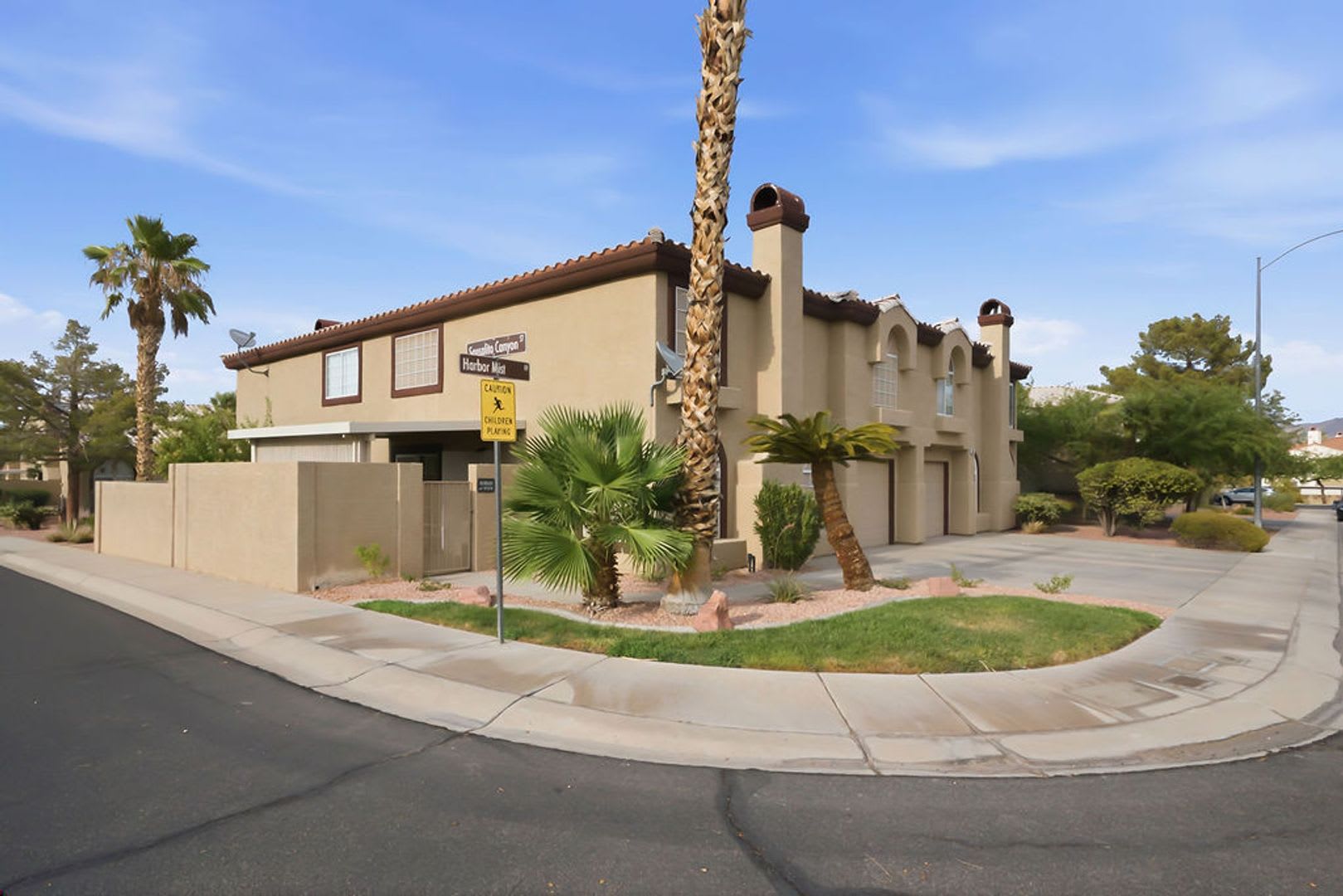 STUNNING REMODELED TOWNHOME — YOUR NEXT HOME JUST FOUND YOU! – photo 1