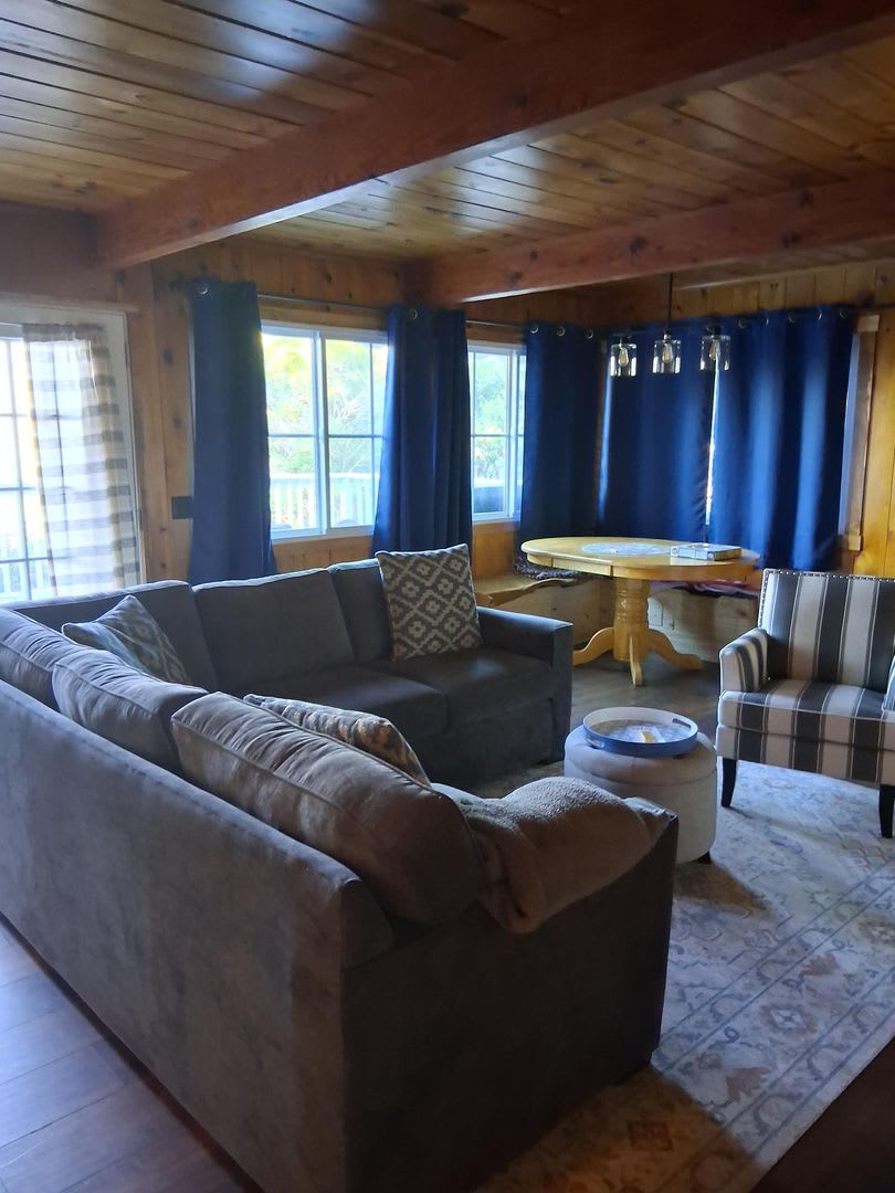 Four Bedroom with Fireplace and Parking – photo 1