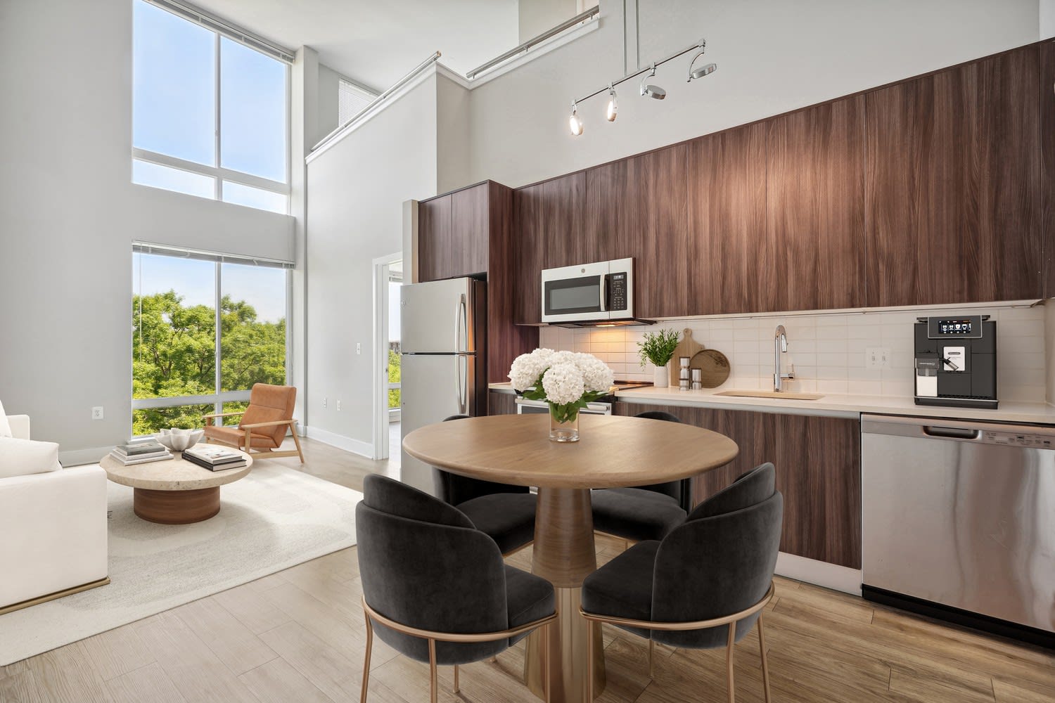 Modern On M – photo 1