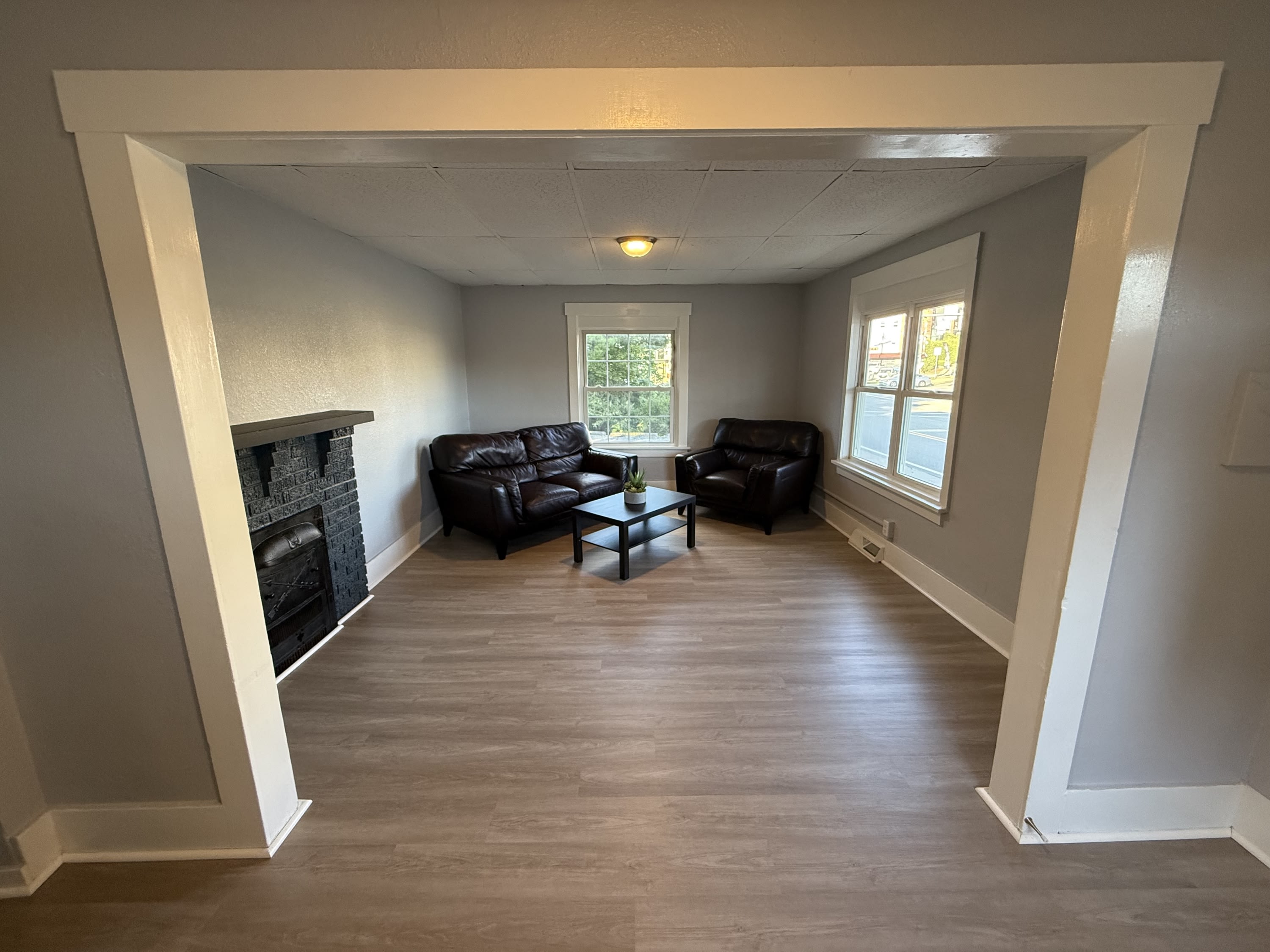 1228 Oakland Ave, 1 – photo 1 of 10